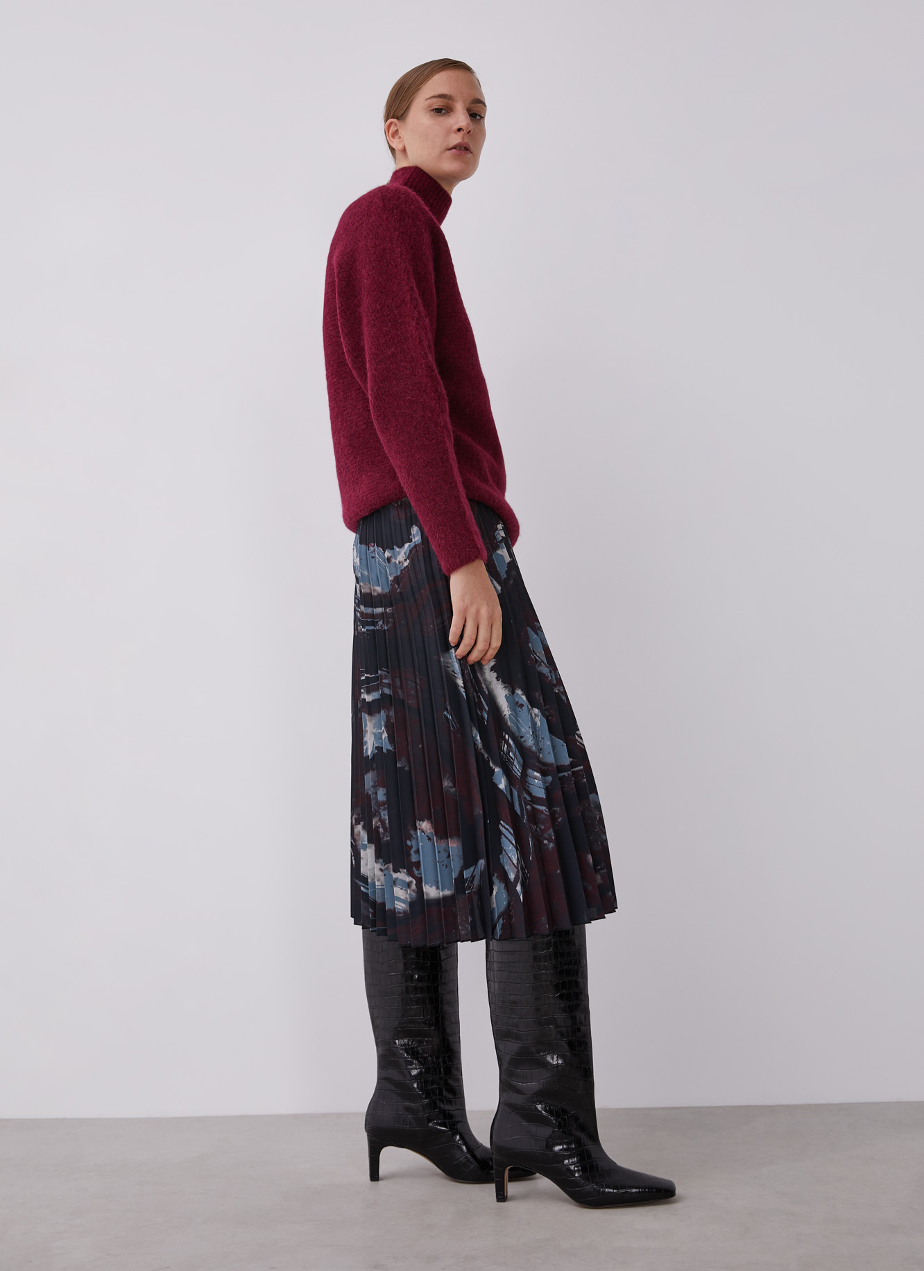 Pleated skirt with signature print image number 2