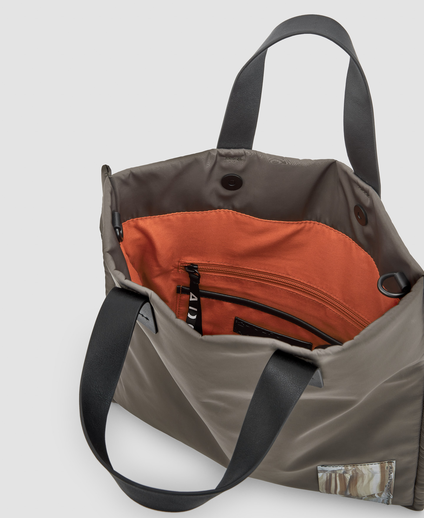 Recycled nylon superthin shopper bag image number 3