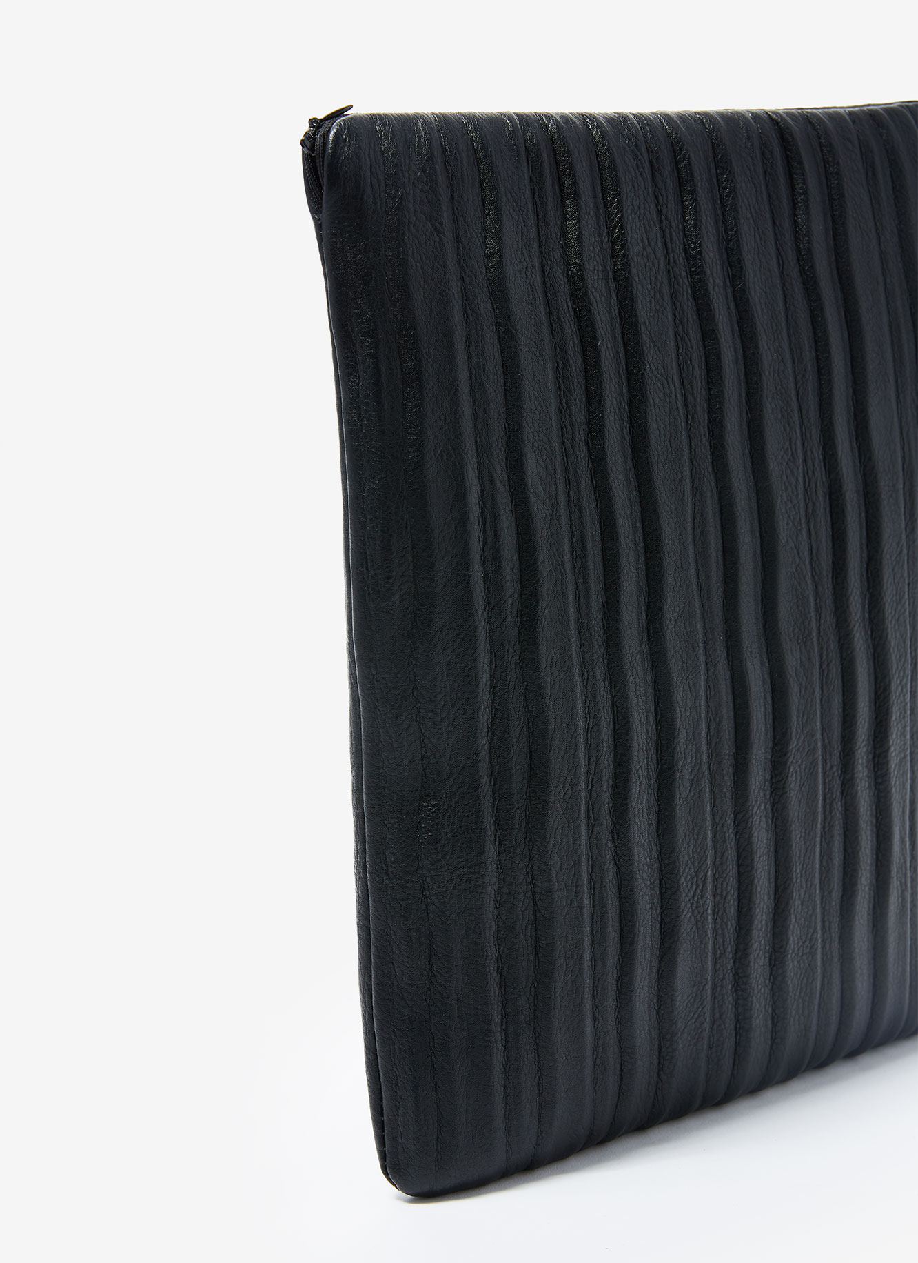 Document holder with crinkle finish image number 1
