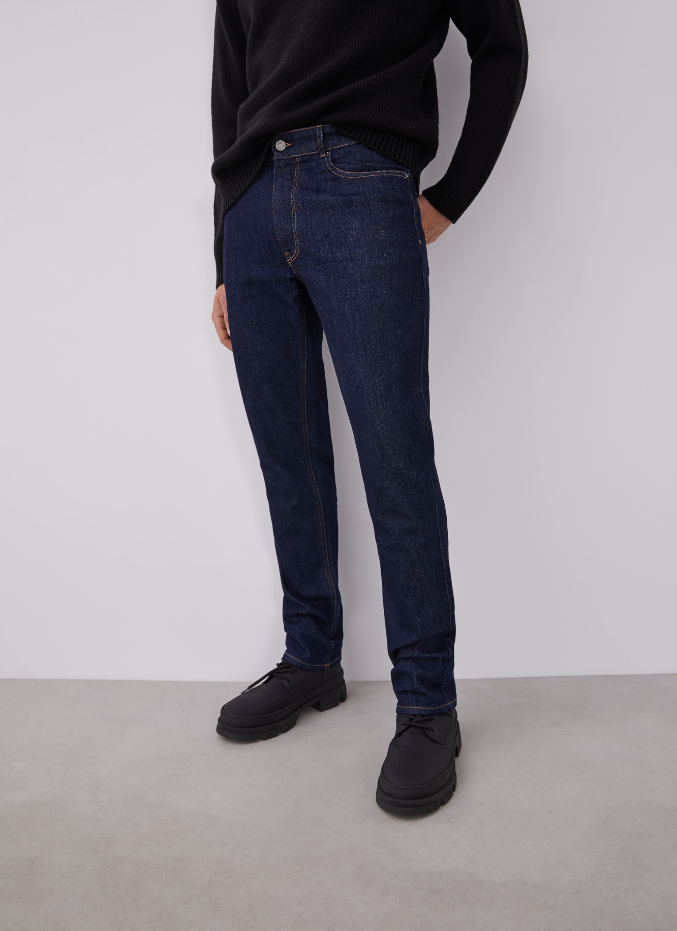 Slim fit jeans with five pockets image number 0