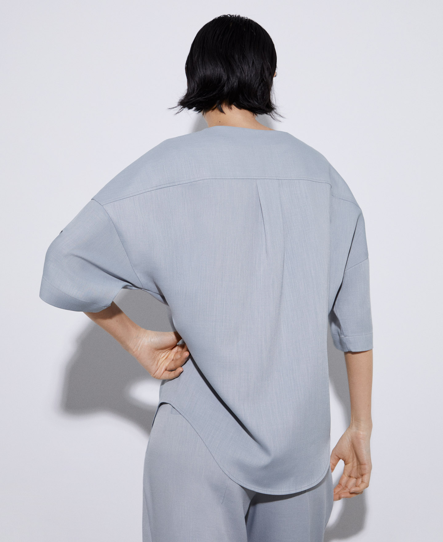 Recycled polyester V-neckline blouse image number 2