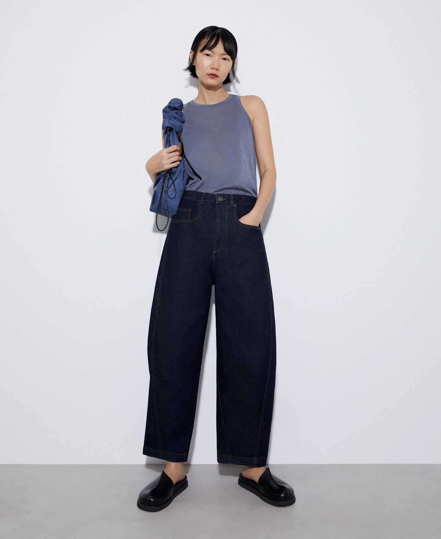 Trousers image number 1