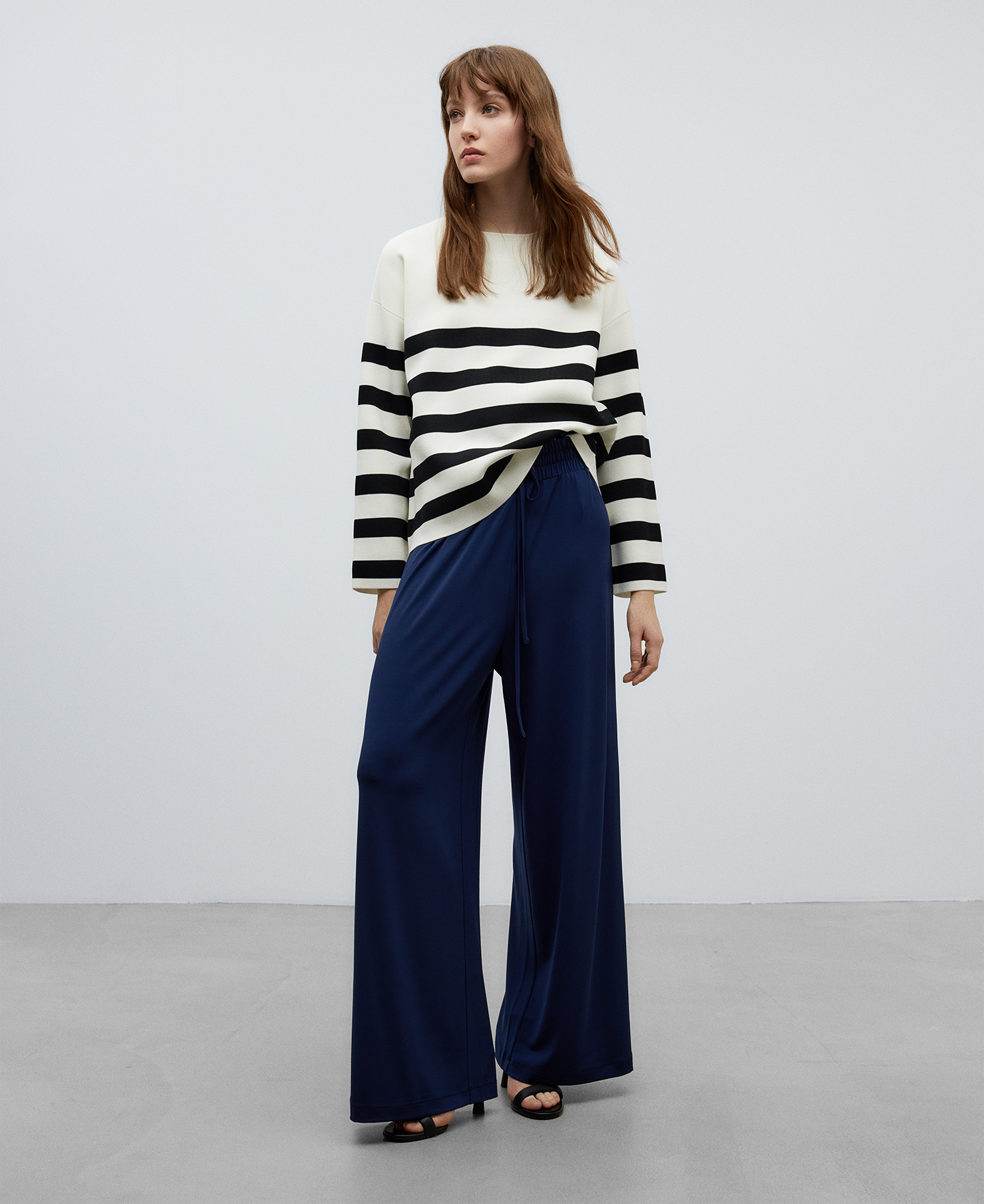 Navy blue jogger trousers woman image number 1