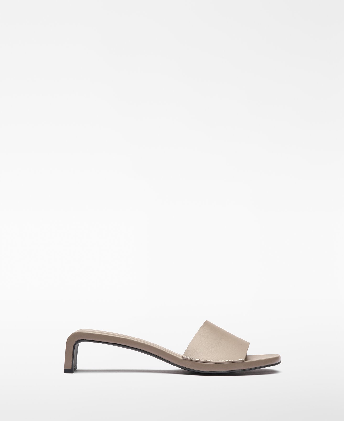 Continuous-last leather heeled sandal image number 0