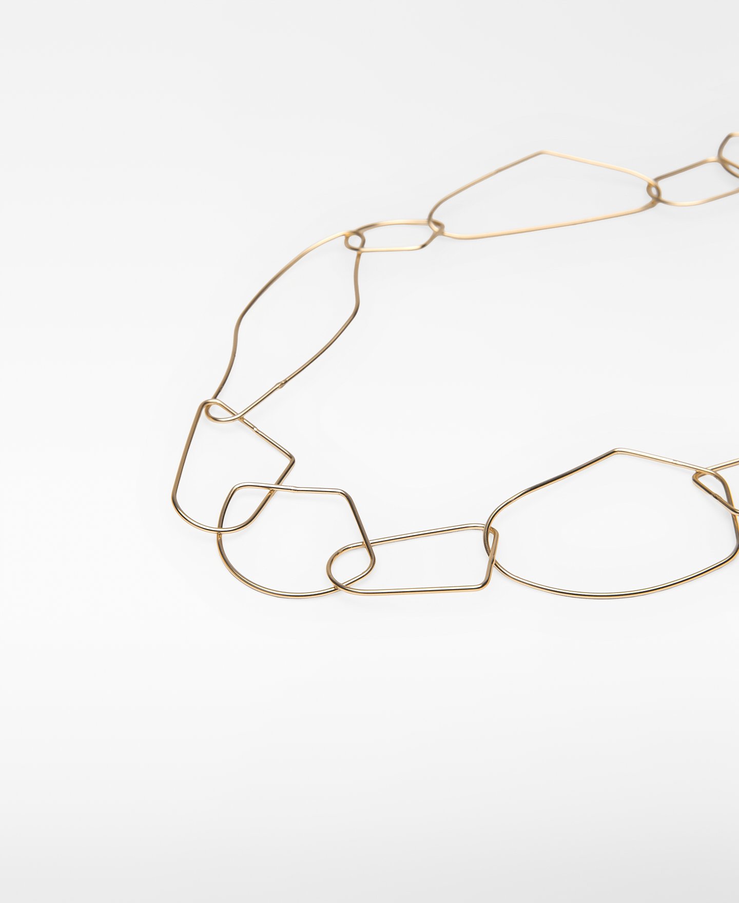 Irregular fine-link necklace image number 1