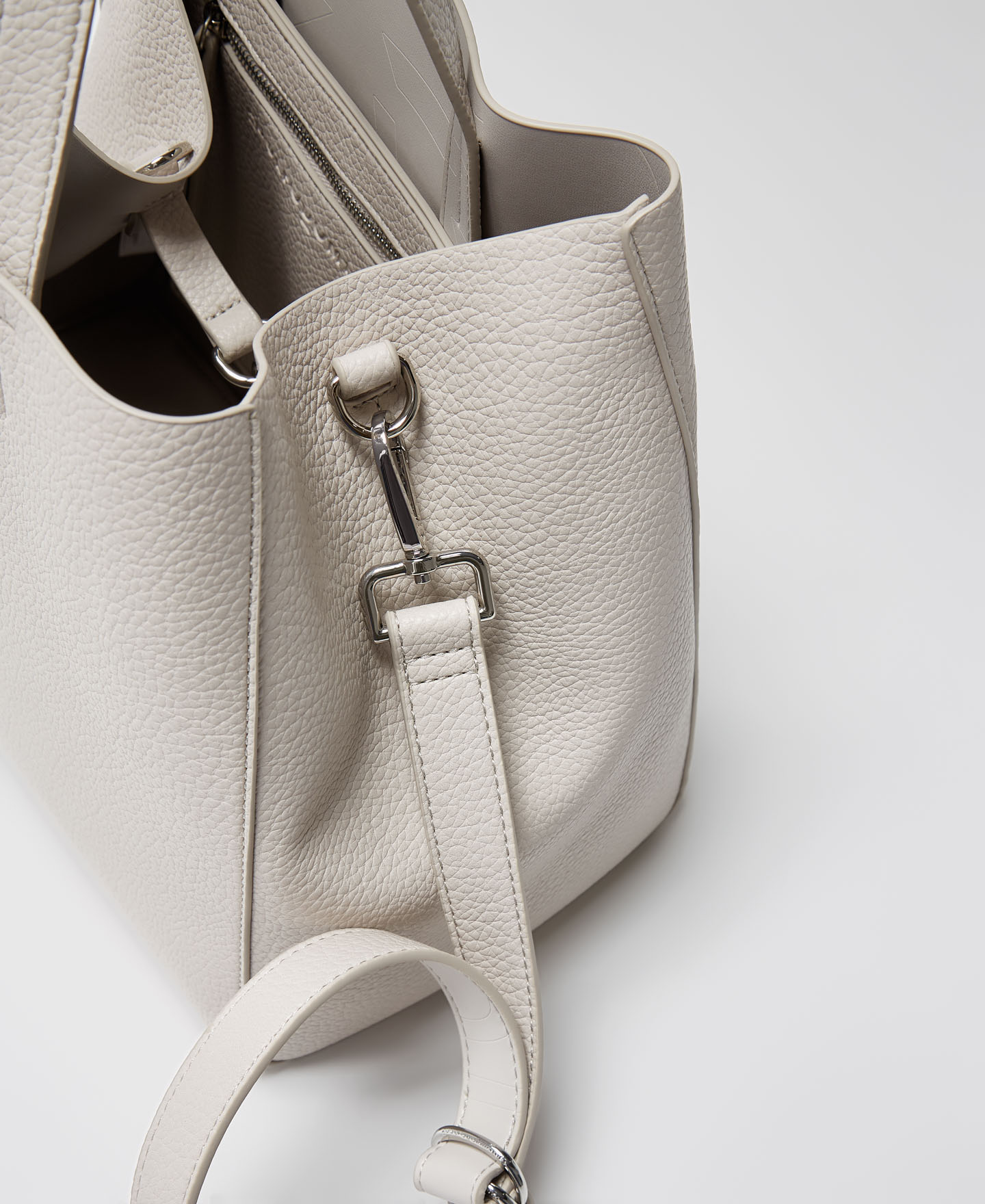 City bag in granulated material image number 1