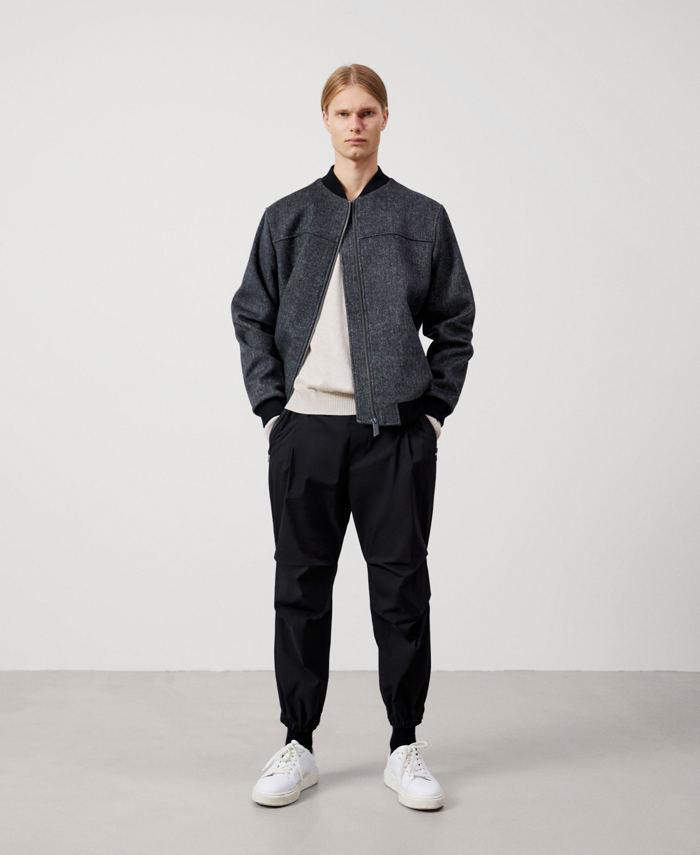 Cotton and wool V-neck sweater image number 1
