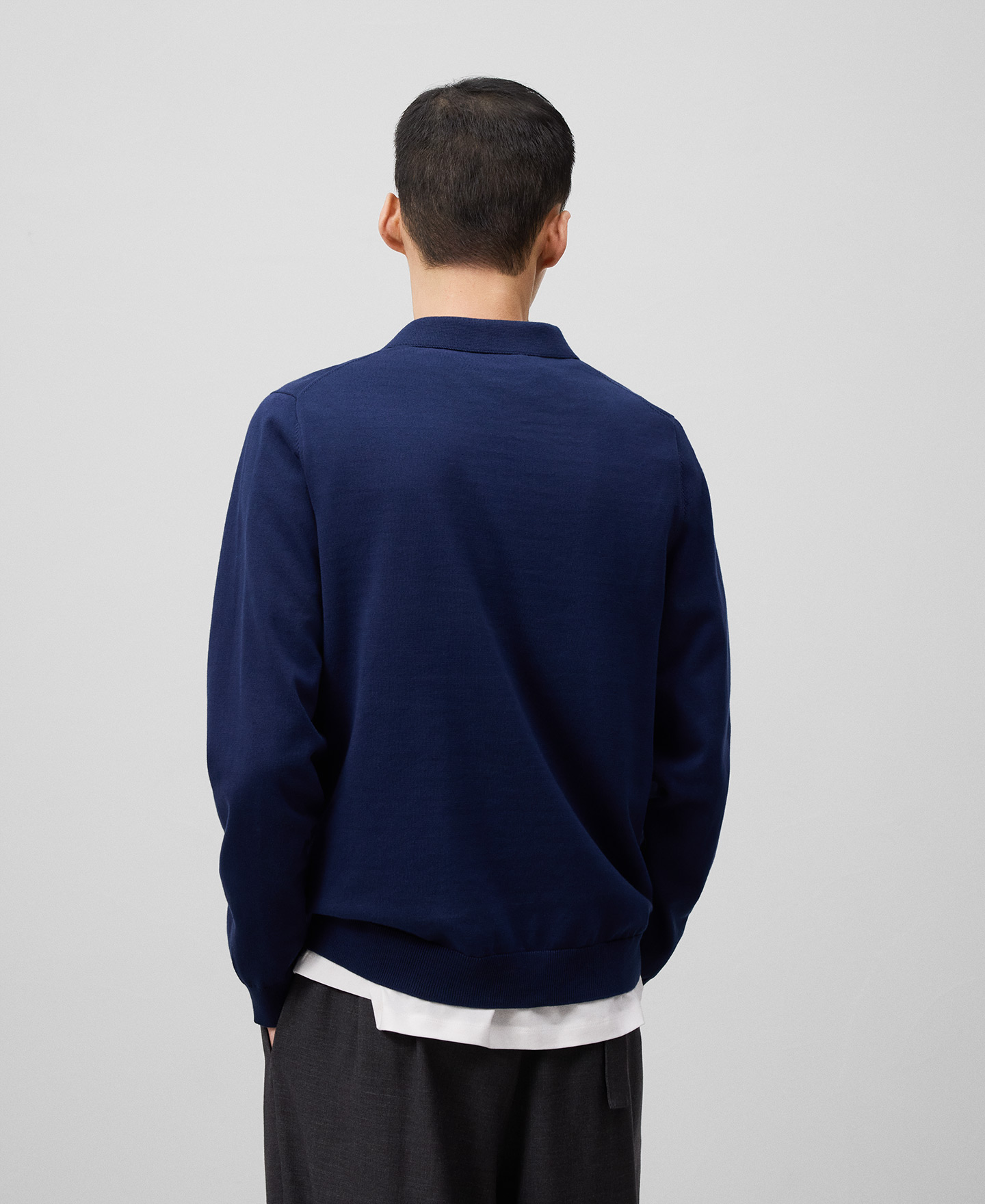 Cotton V-neck sweater man image number 2