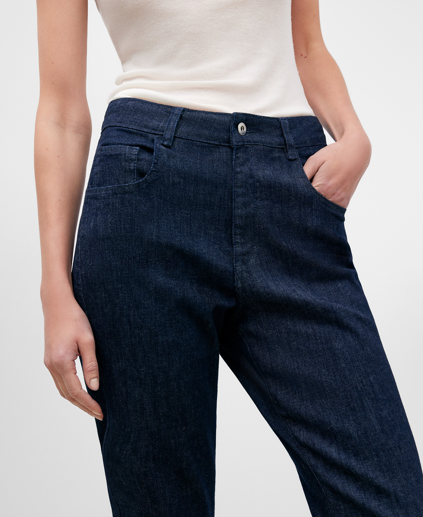 Blue denim trousers for women image number 2