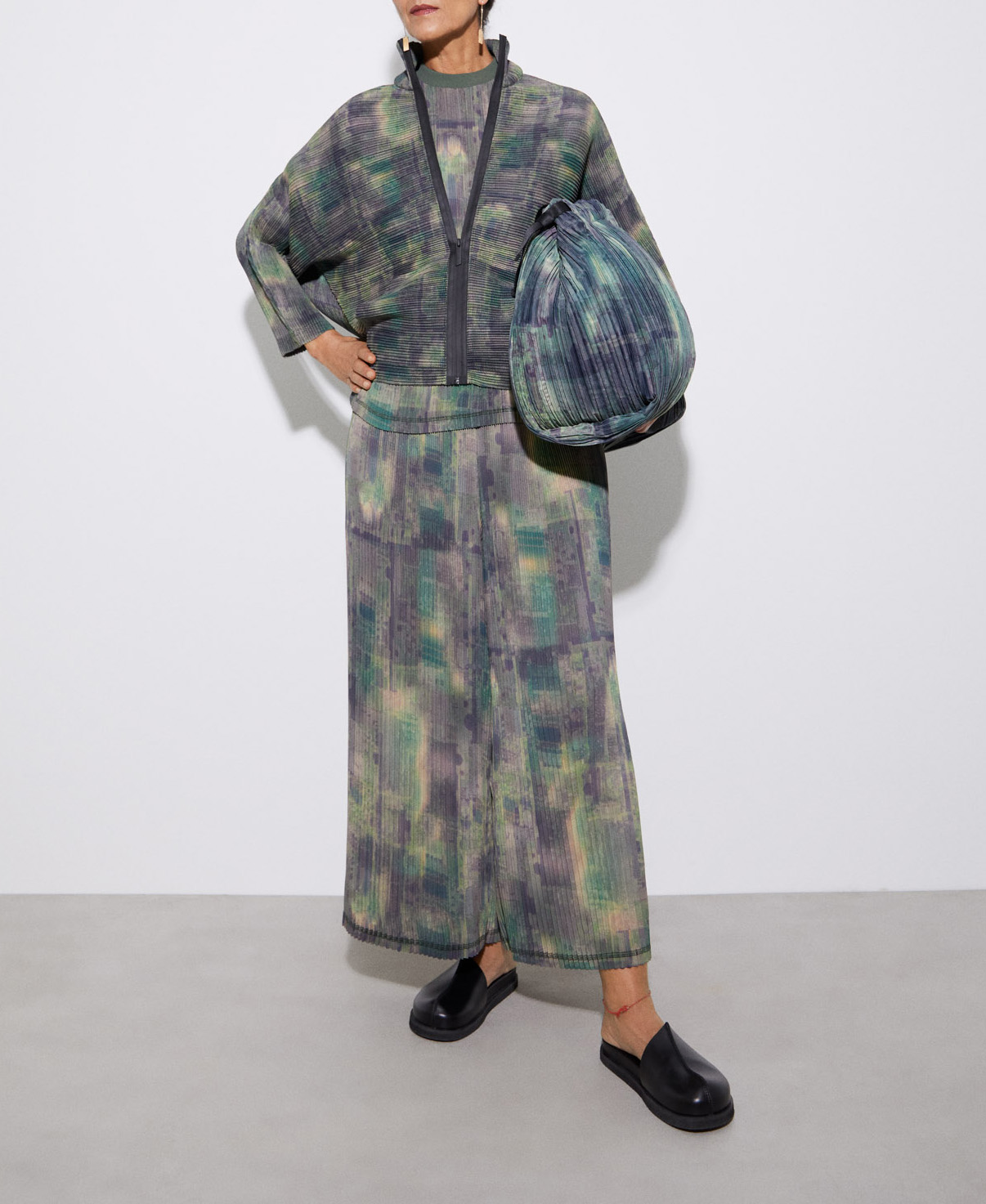 Recycled polyester crinkle trousers image number 1