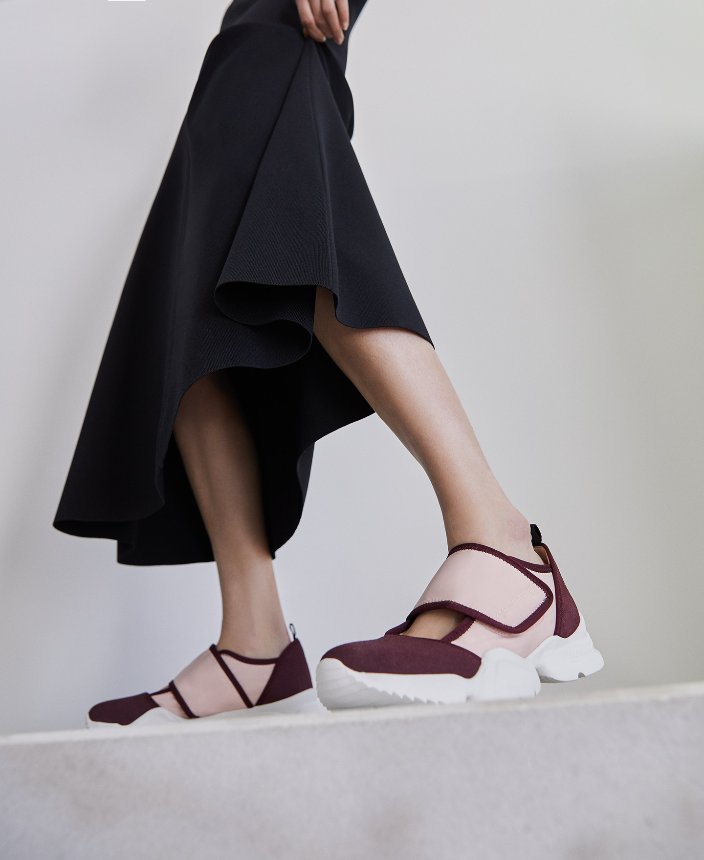Open sneaker image number 3