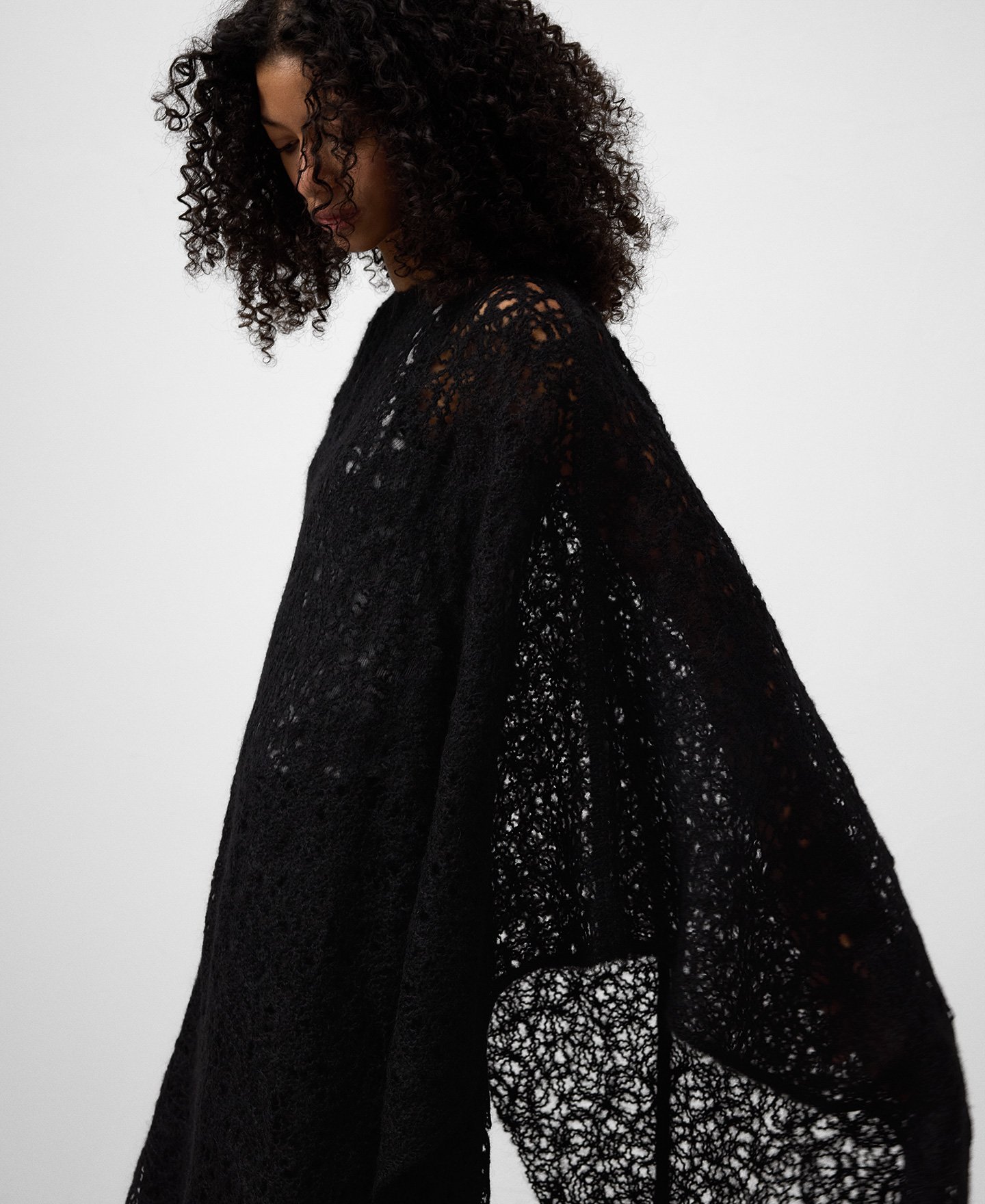 Asymmetric embroidered knit cape woman image number 3