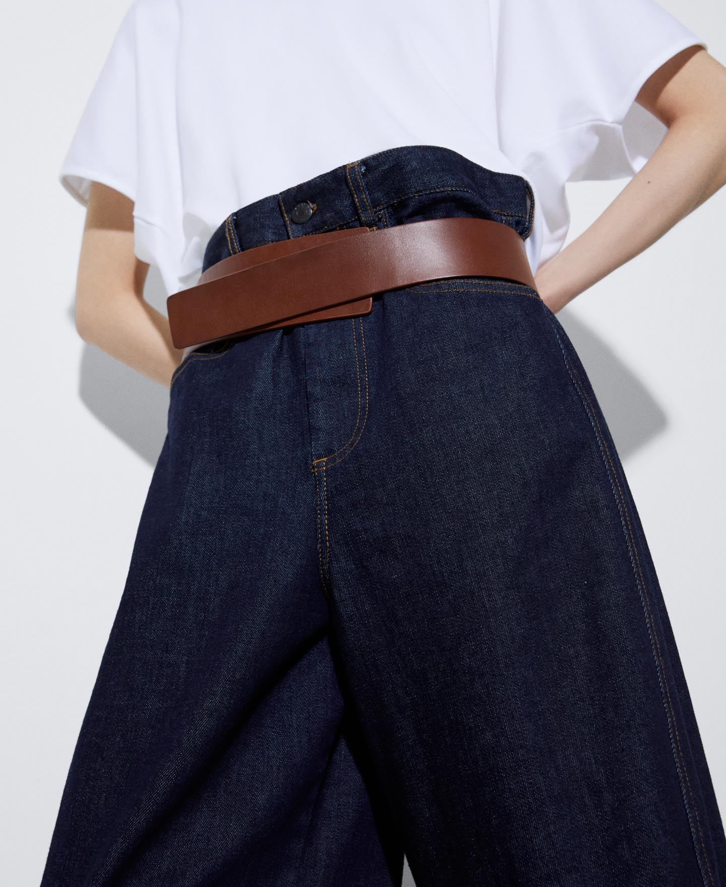 Asymmetrical sash in vachetta image number 4