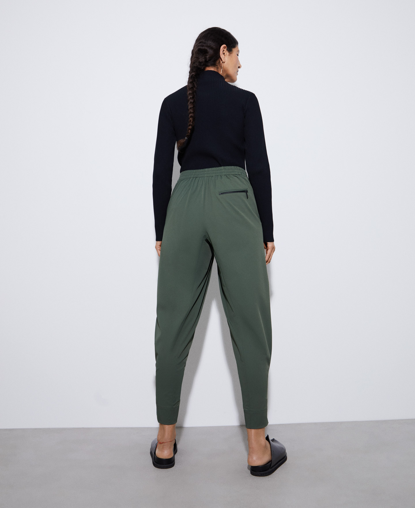 Pantalon sport en nailon recyclé image number 2