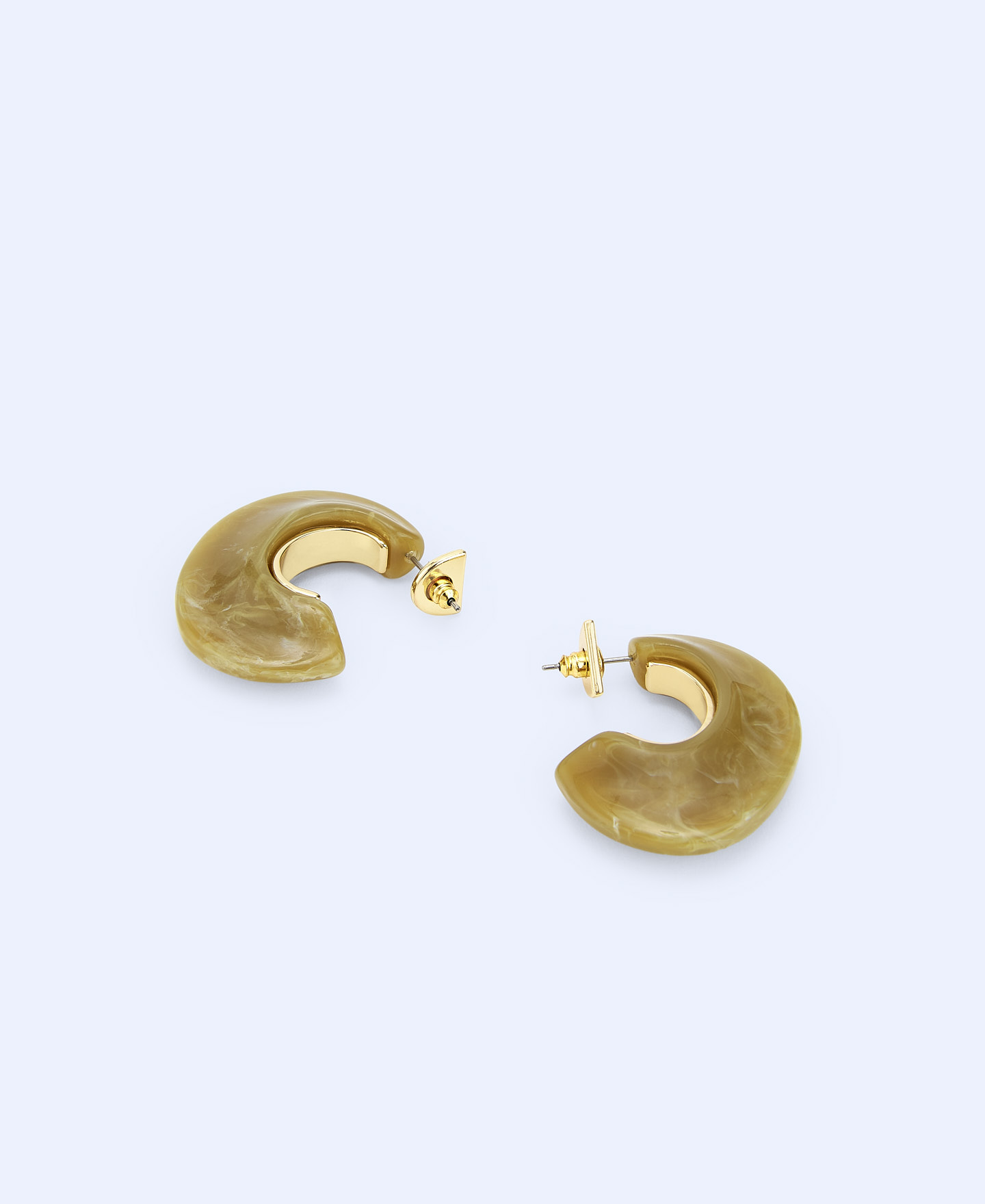 Resin and metal earring image number 1
