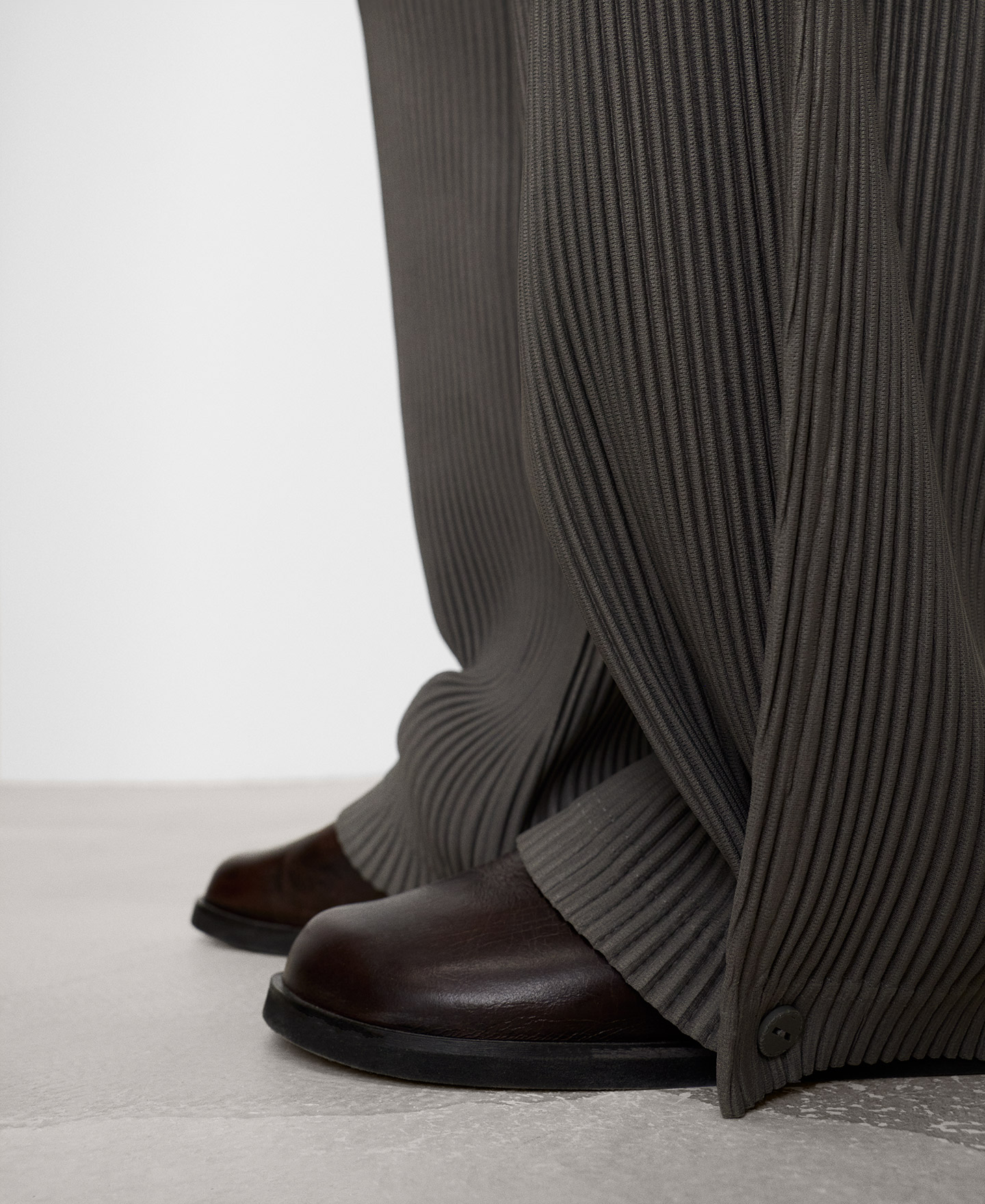Semi-jogger crinkle trousers image number 3