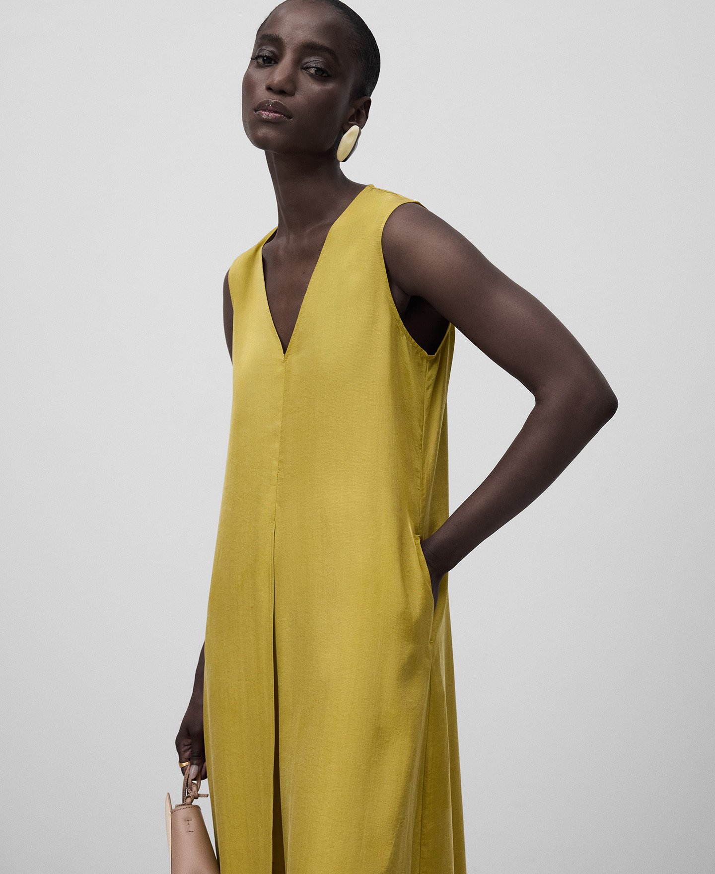 V-neckline long dress woman image number 3