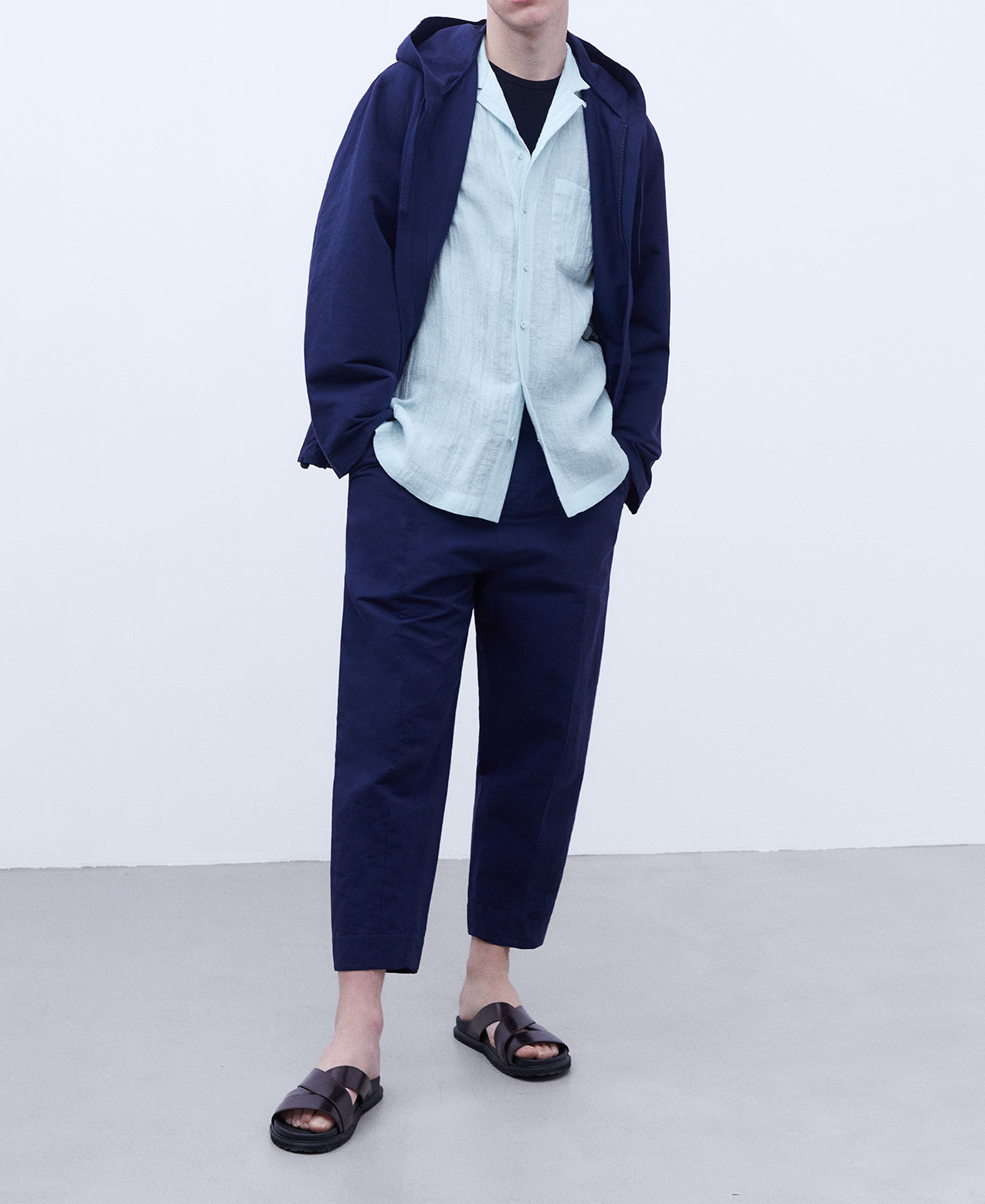 European linen Mandarin collar shirt image number 1