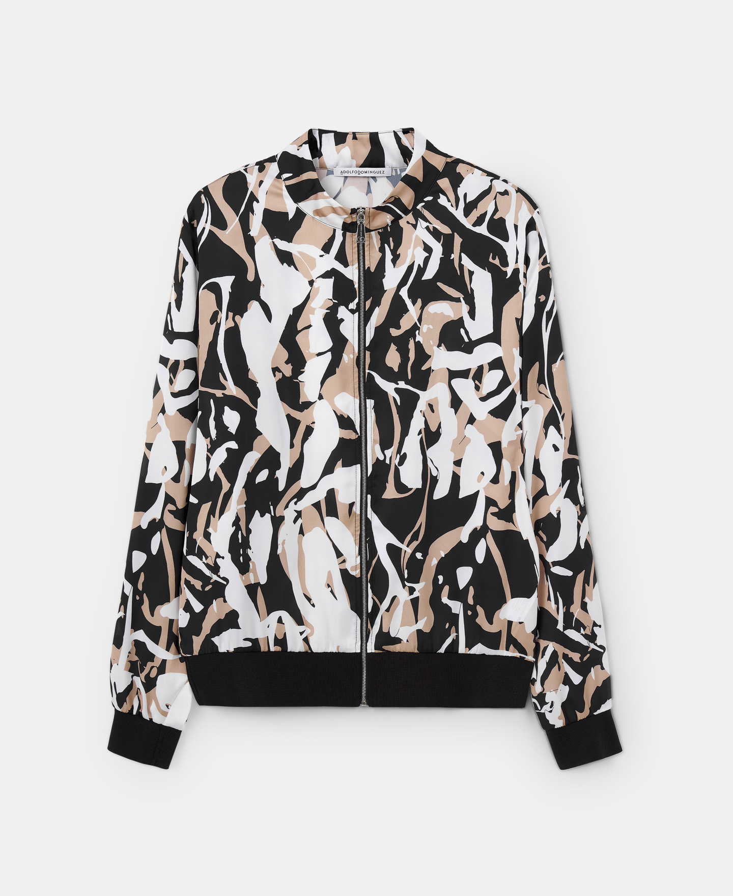 Chaqueta bomber estampada image number 4