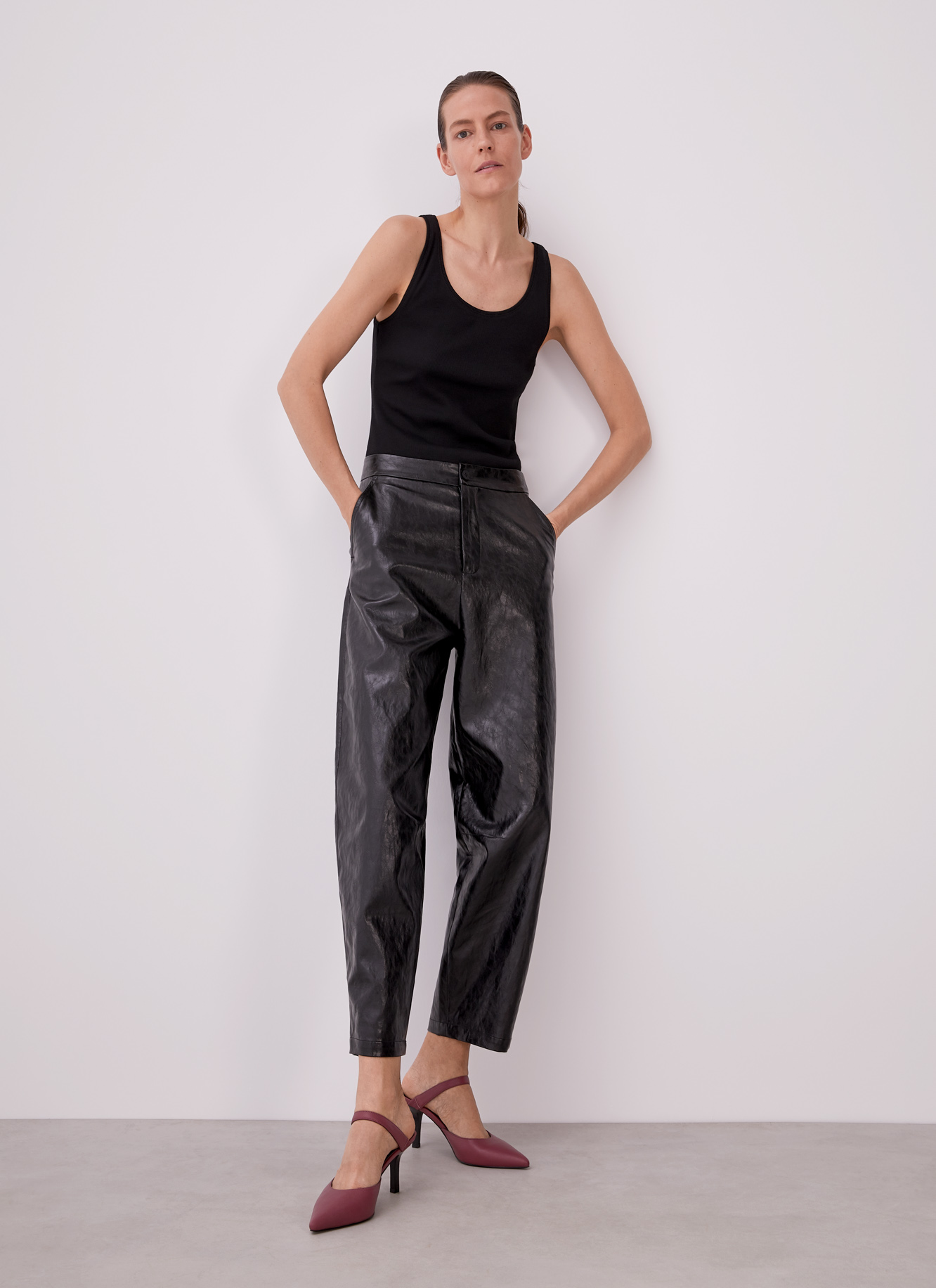 Pantalón slouchy en polipiel image number 5