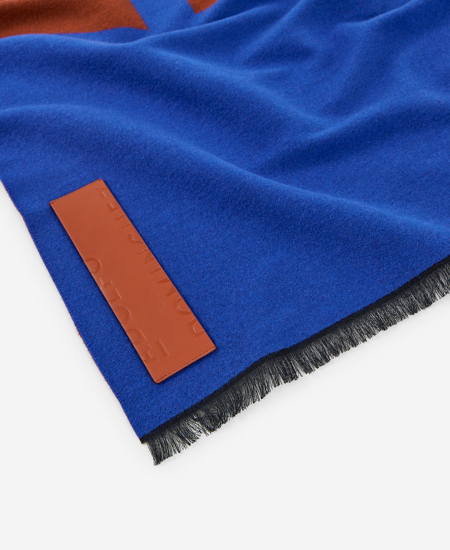 Bufanda maxi logo en jacquard mujer image number 2