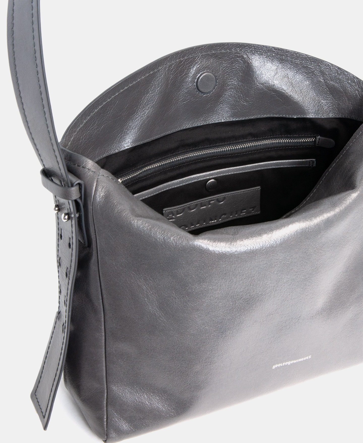 Hobo with magnetic clasp in leather image number 2