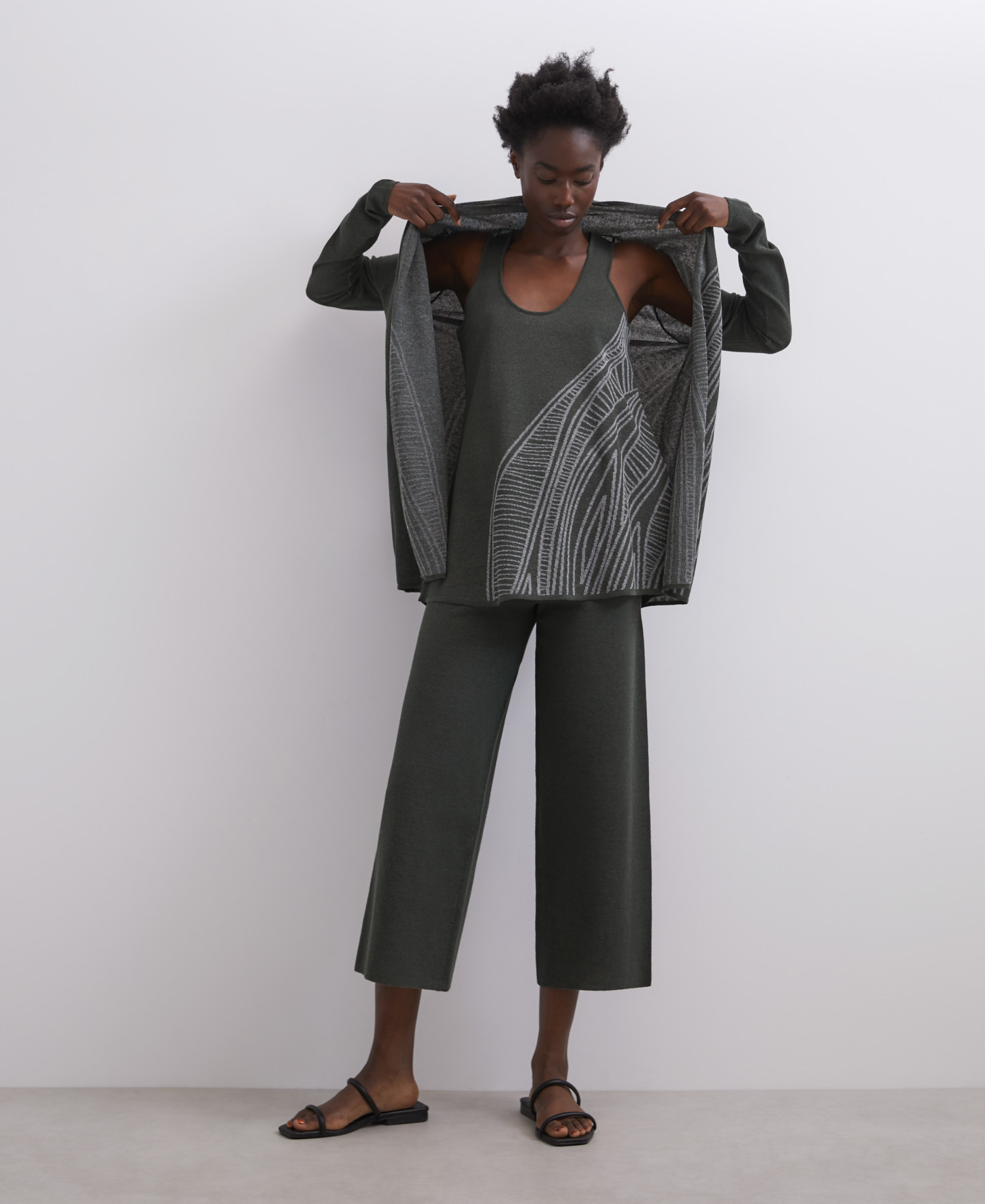 Two-colour linen jaquard trousers image number 3