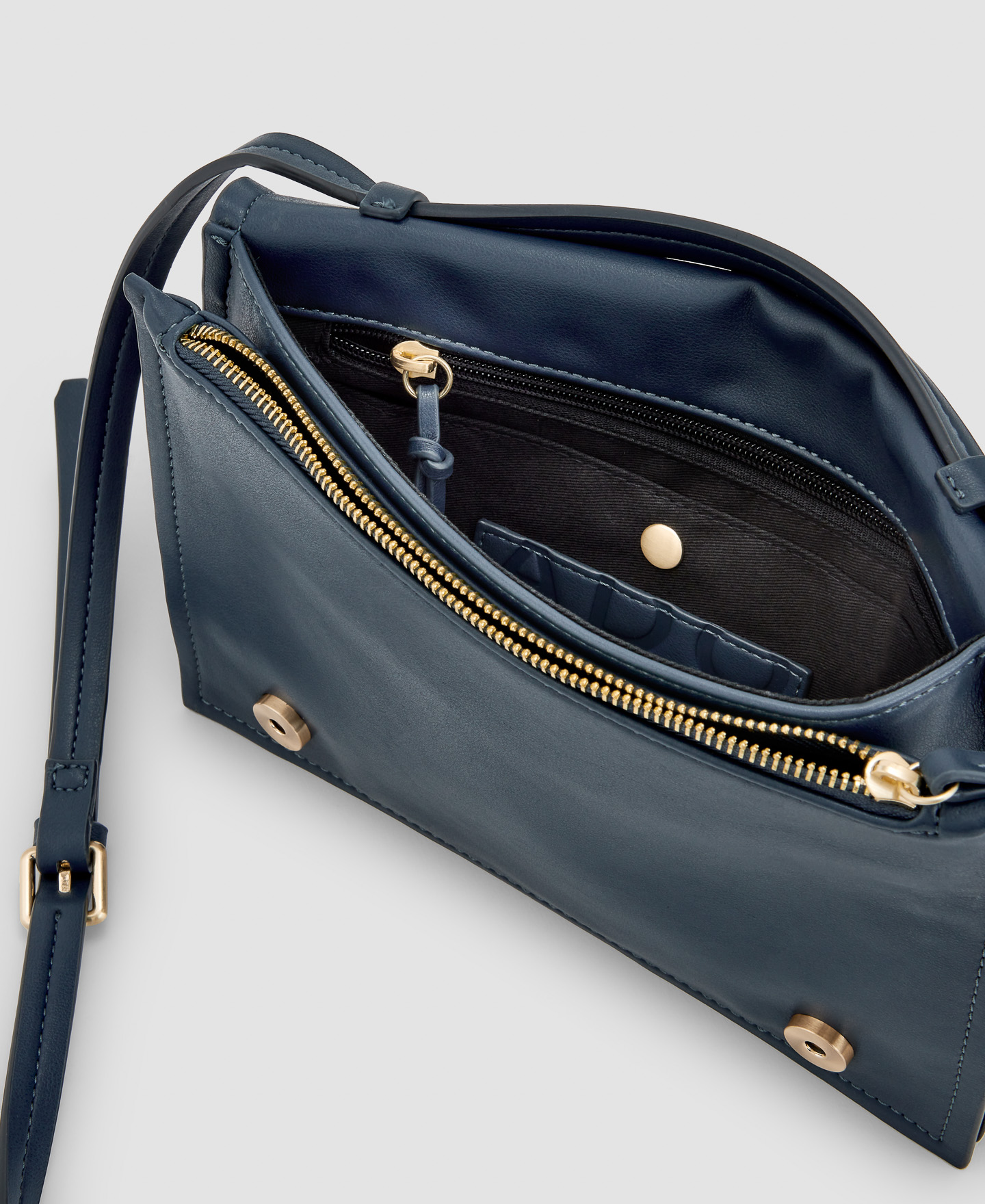 Recycled material medium shoulder bag image number 2