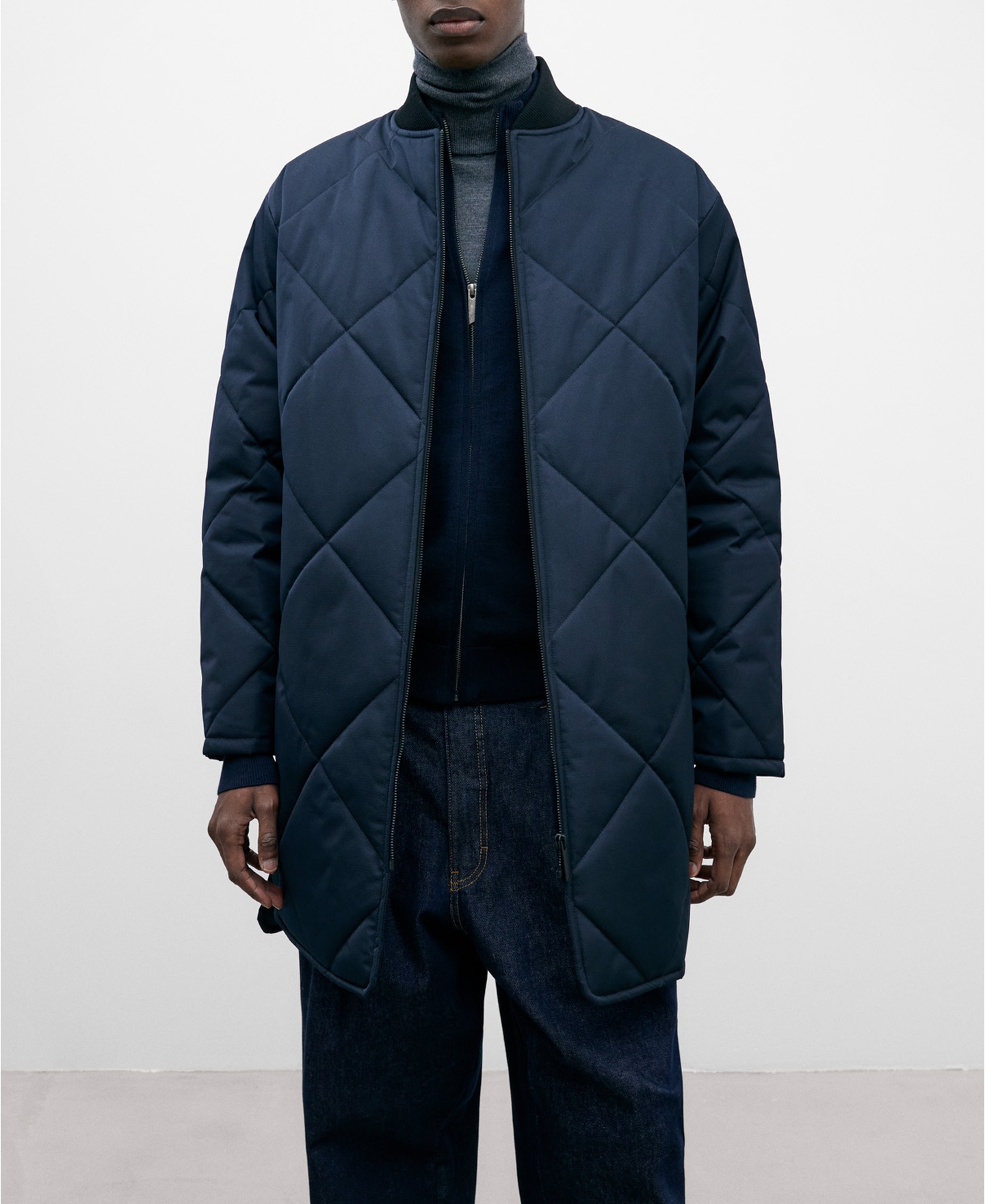 Long padded navy blue jacket for men image number 0