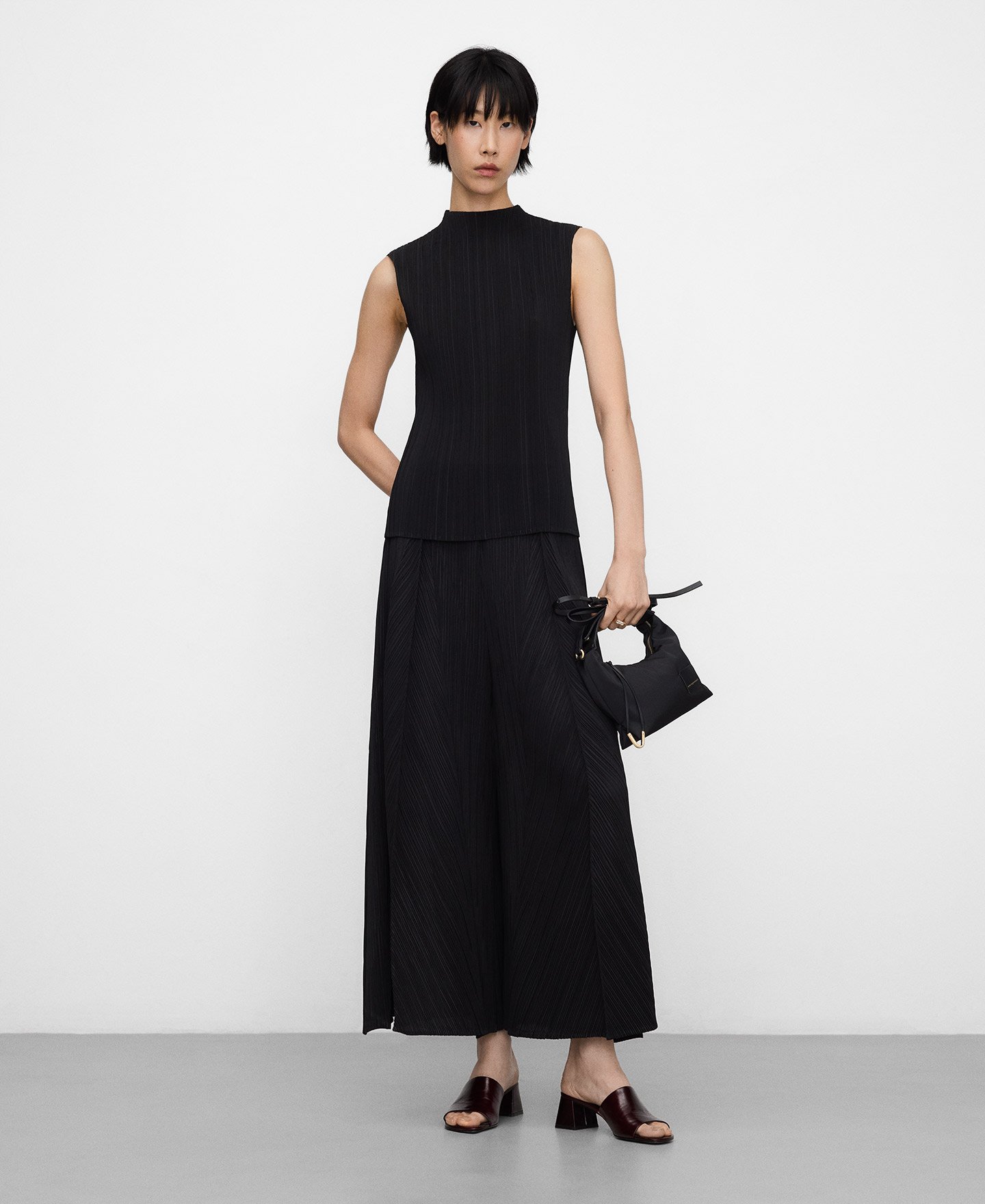 Crinkle palazzo trousers woman image number 1