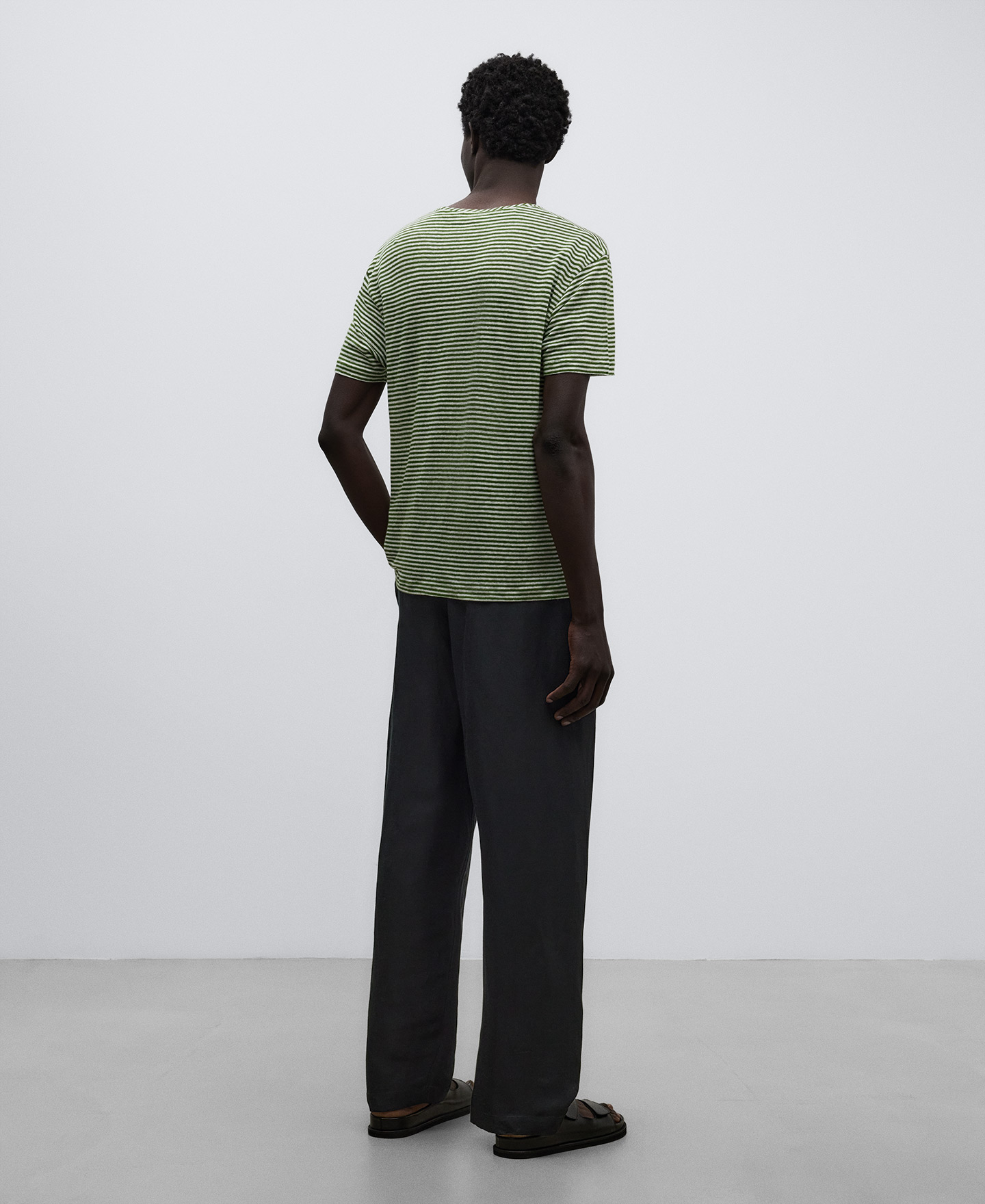 Camiseta en lino hombre image number 2