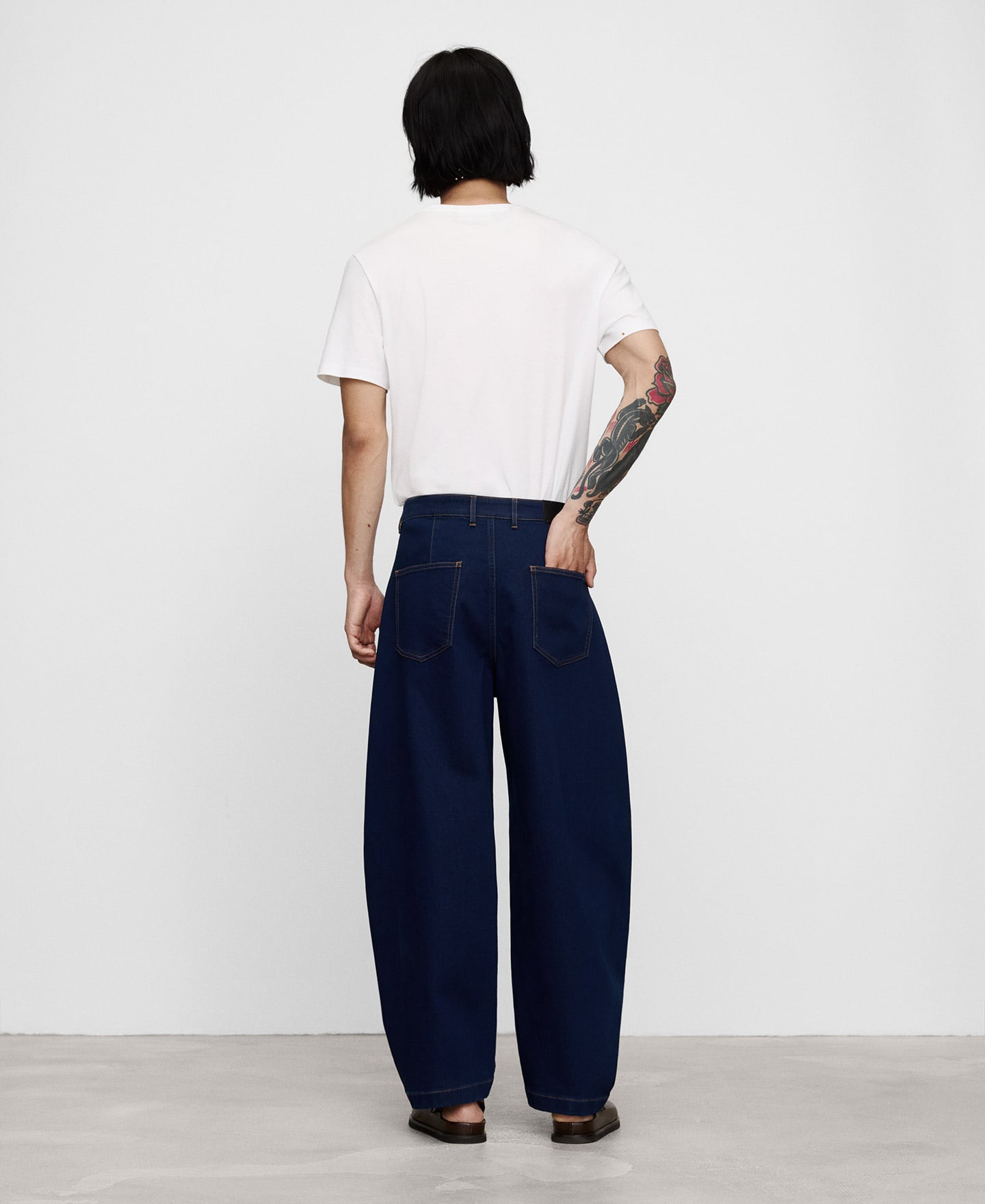 Pantal&oacute;n barrel fit denim image number 2