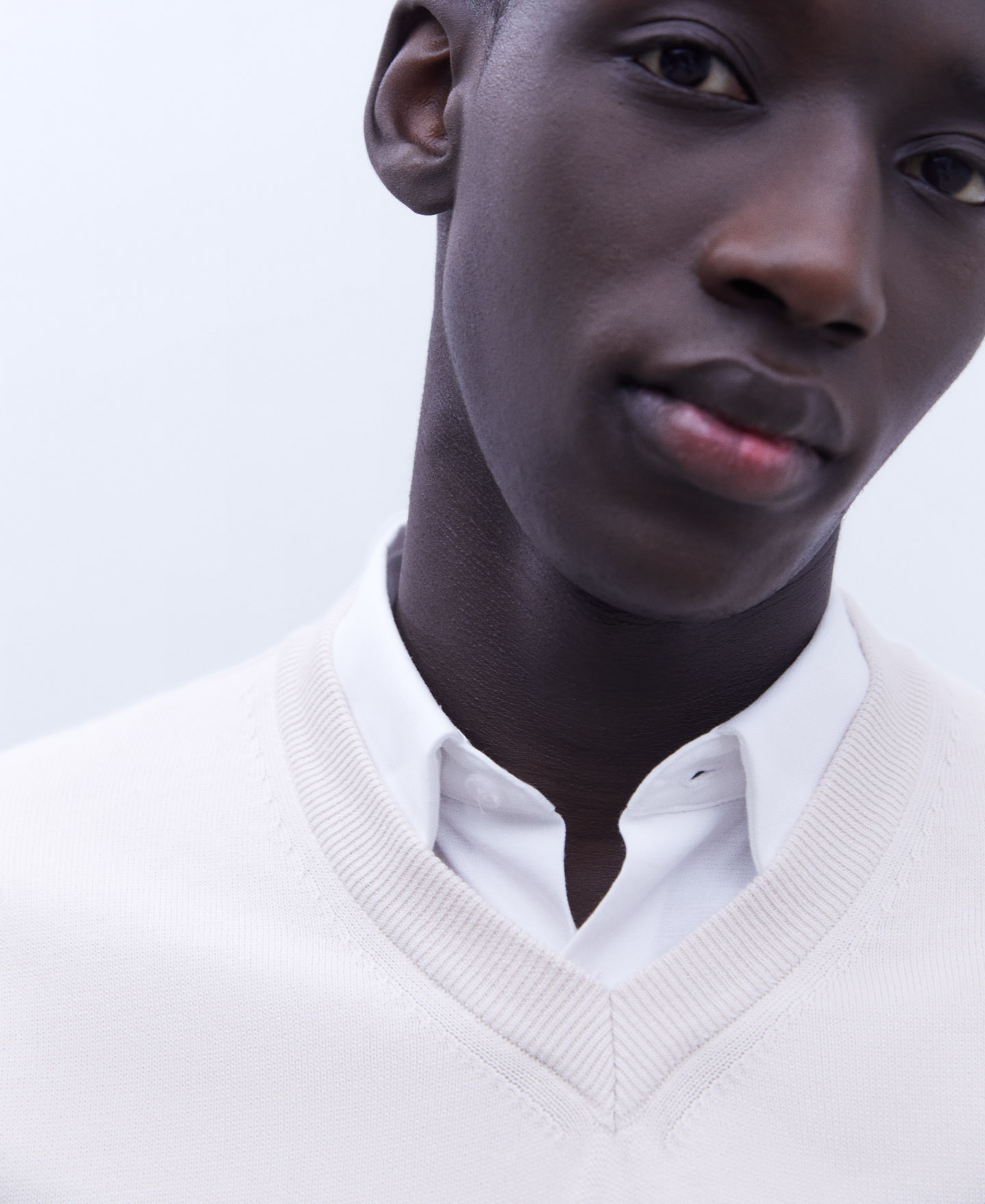 Organic cotton V-neck sweater image number 3