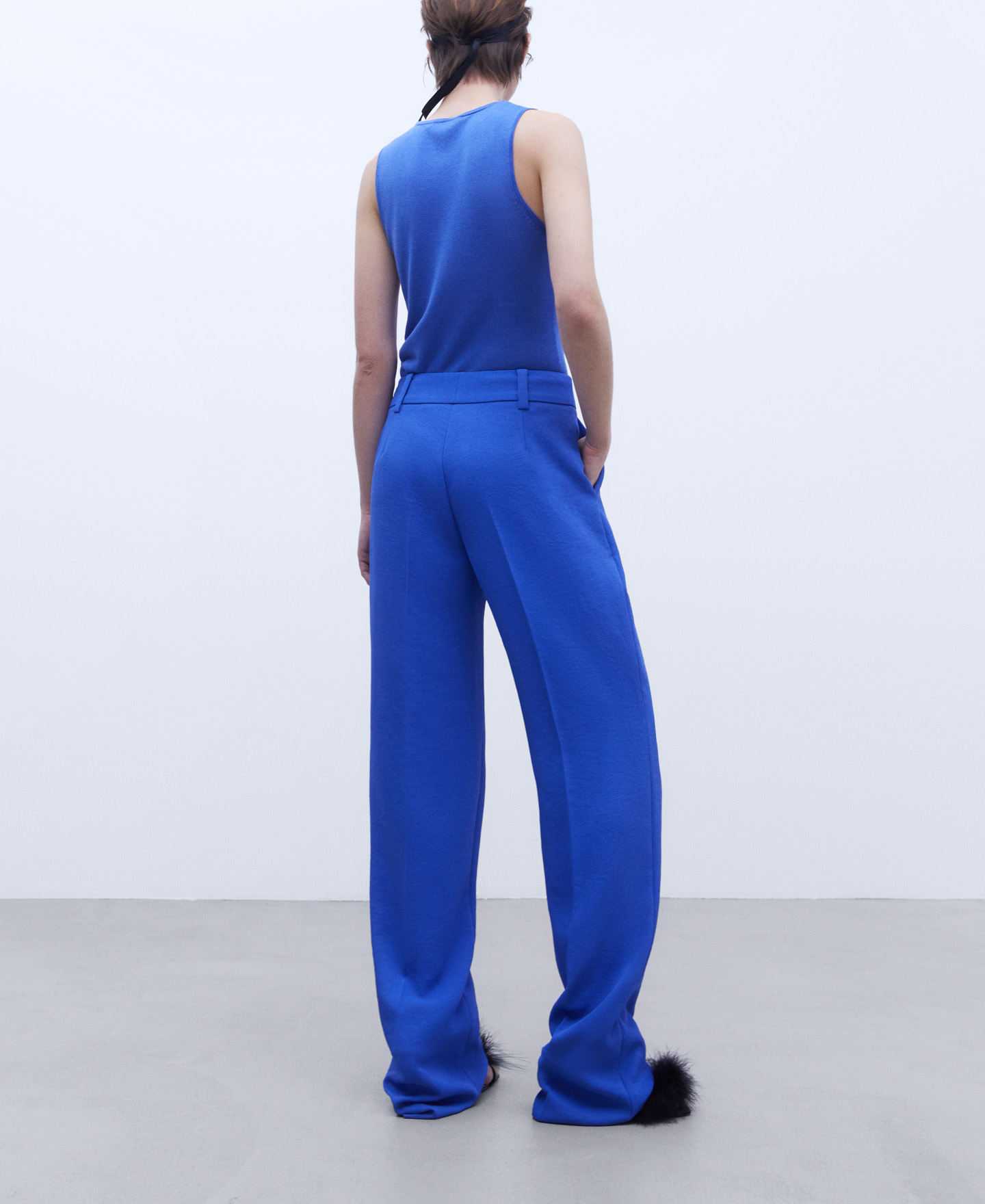 Dart monochromatic trousers image number 2