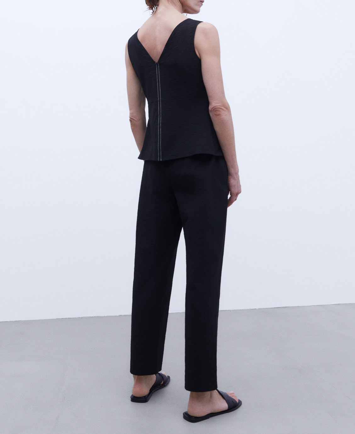 Cotton V-neckline top image number 2