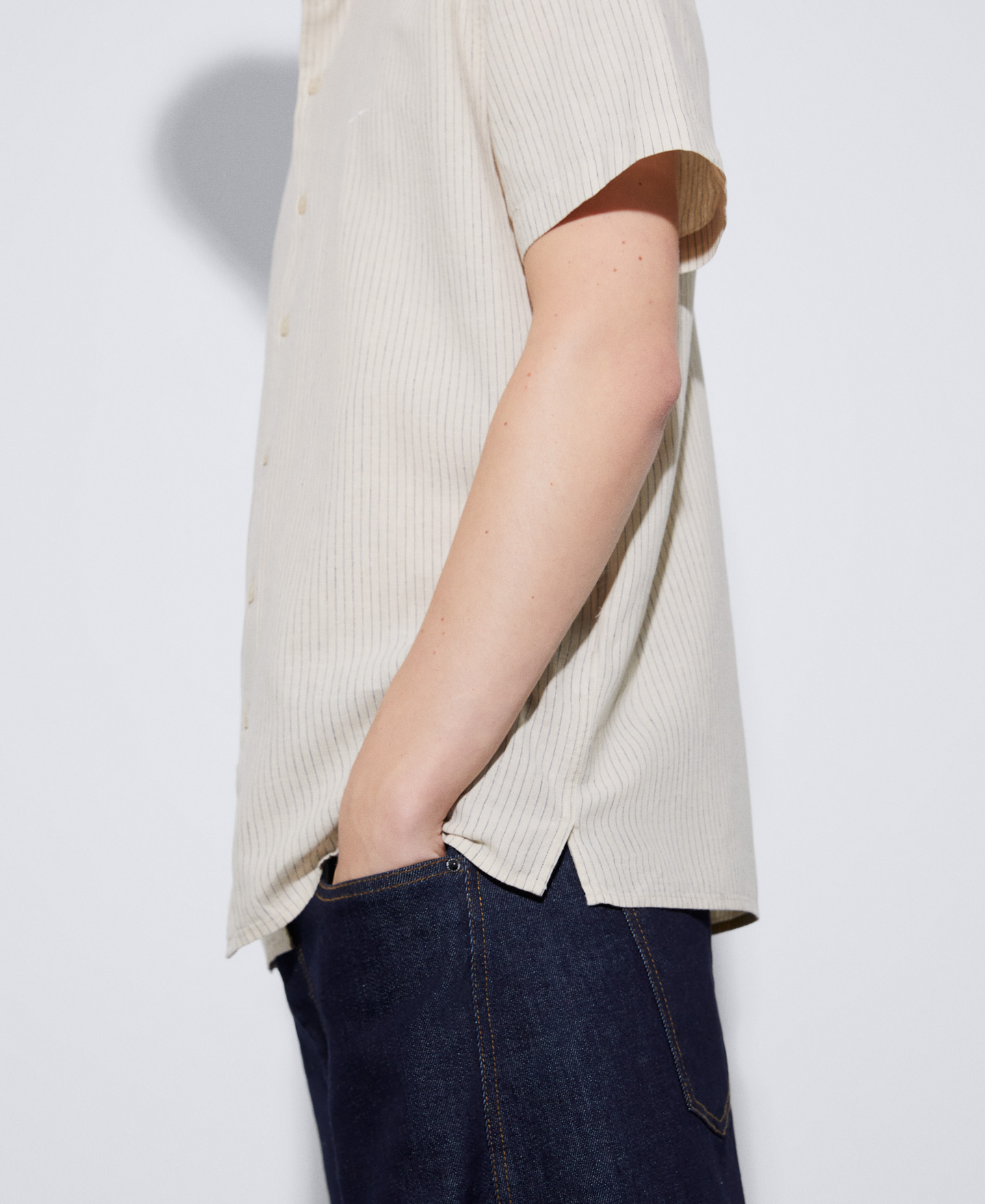 Short sleeve linen and cotton shirt image number 3