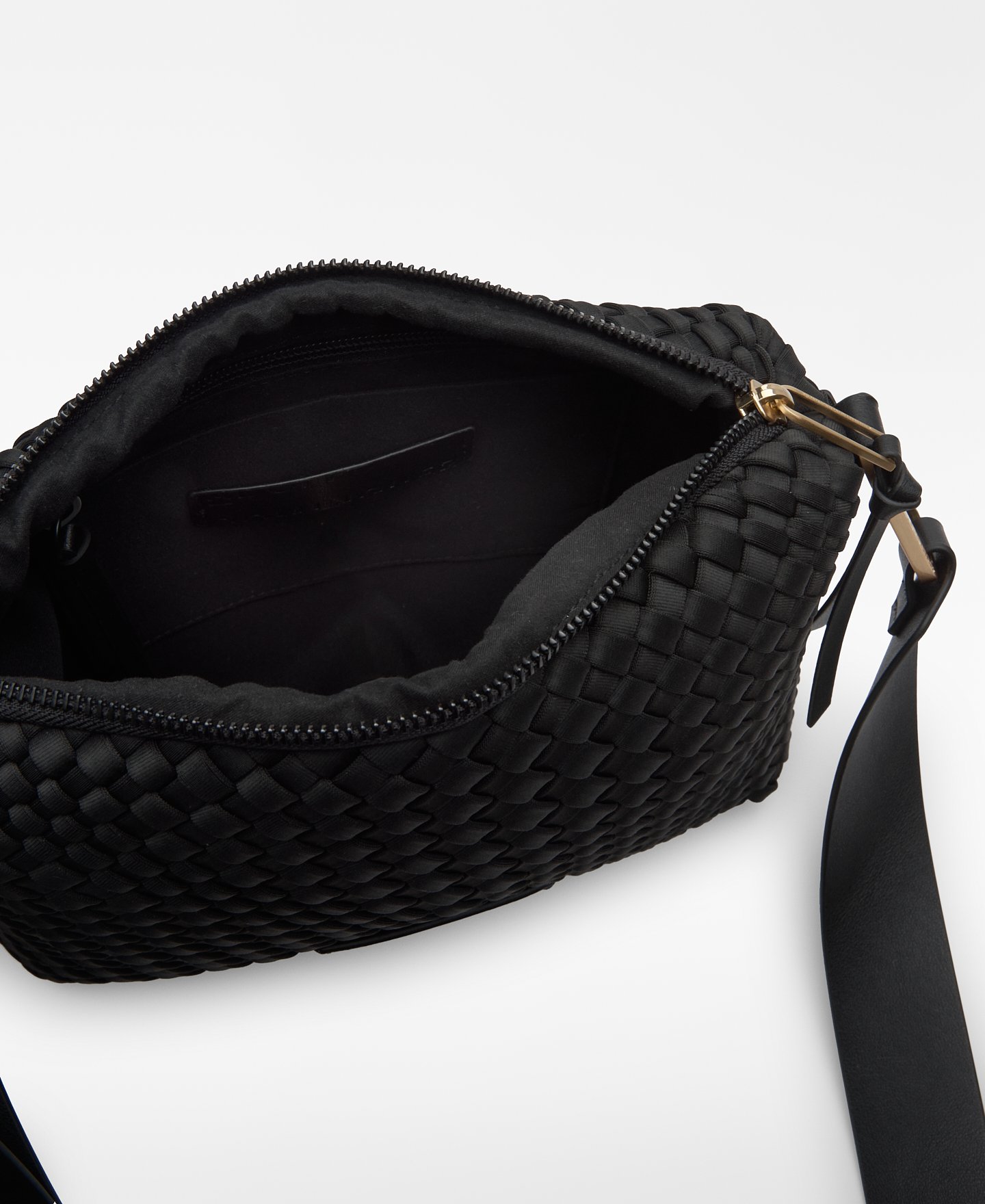 Braided fabric medium crossbody woman image number 2