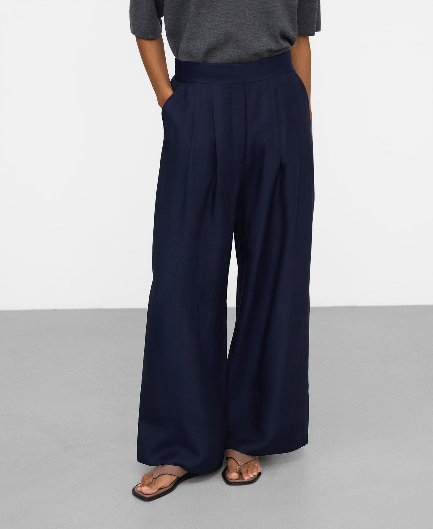 Double-pleated wide-leg trousers image number 0