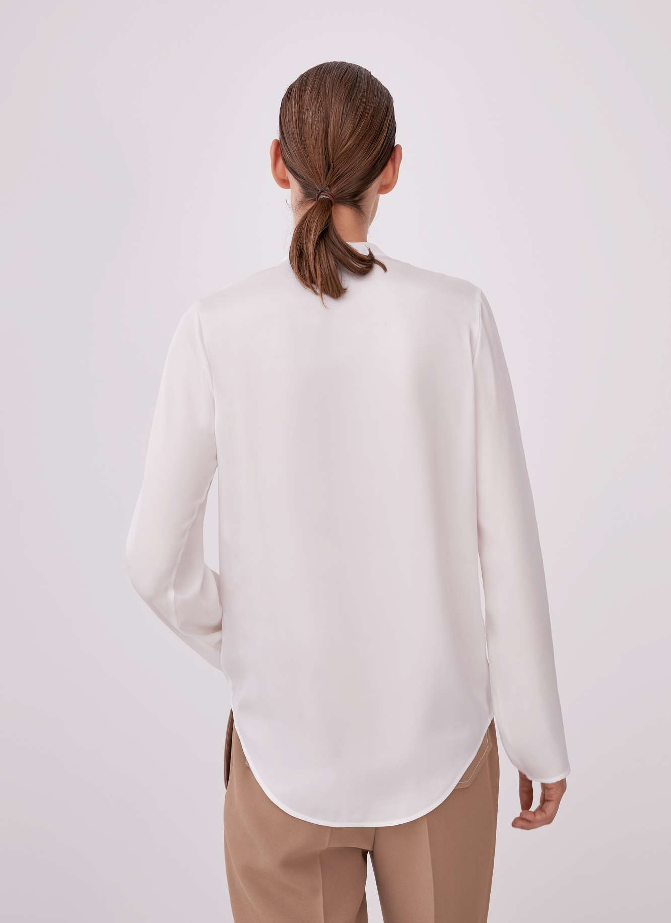 Camisa fluida con escote drapeado image number 3
