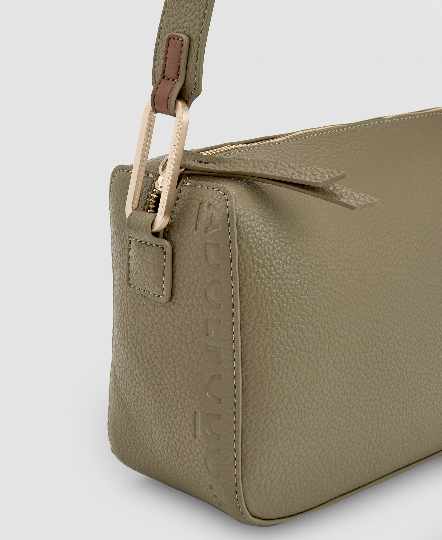 Recycled material shoulder bag image number 3