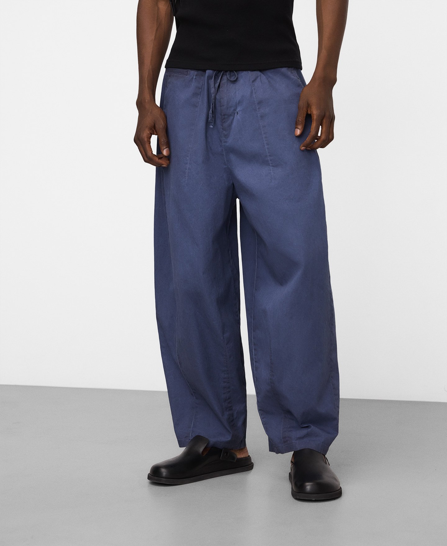 Pantal&oacute;n barrel fit algod&oacute;n org&aacute;nico image number 0