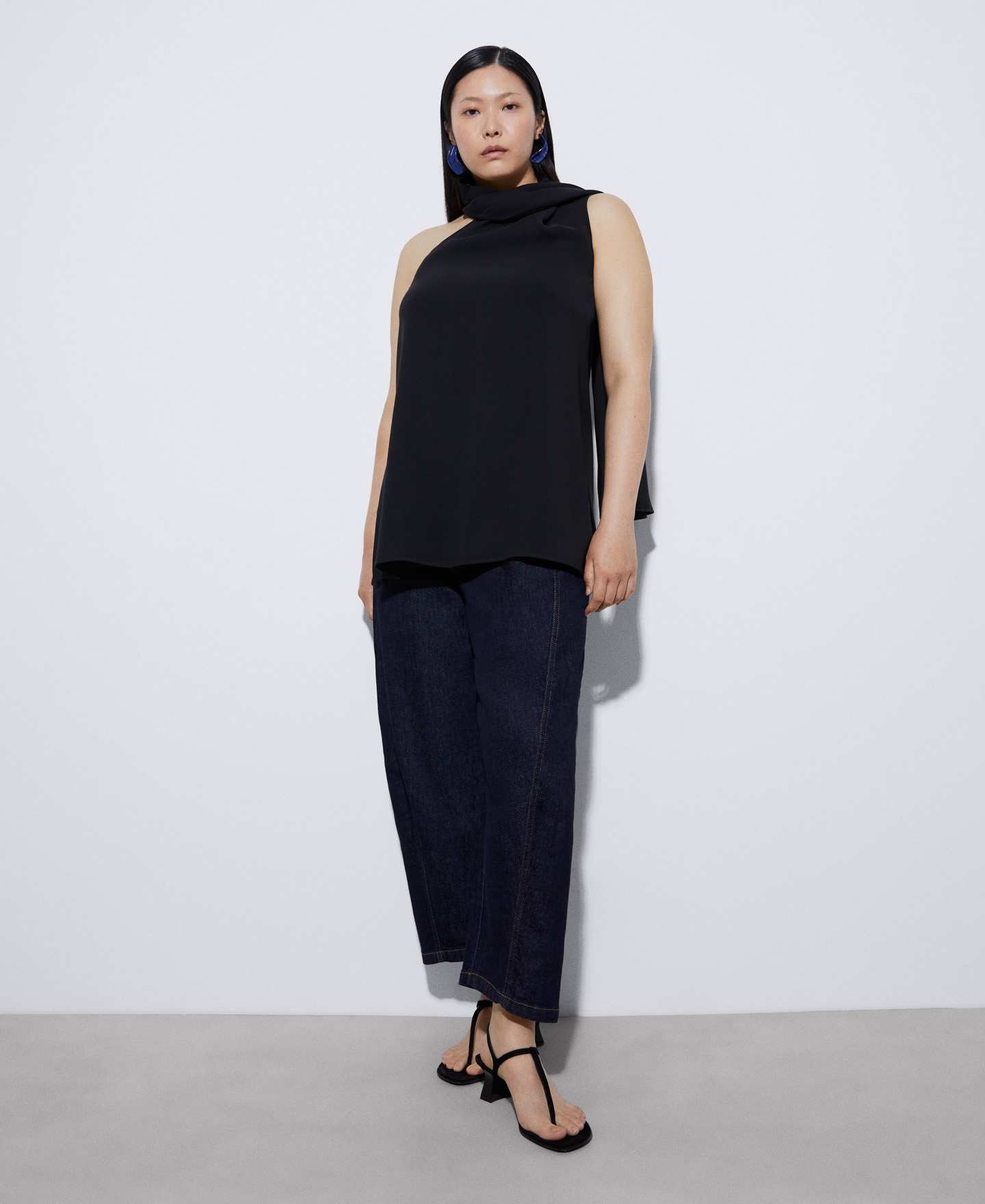 Asymmetrical top in recycled polyester image number 1