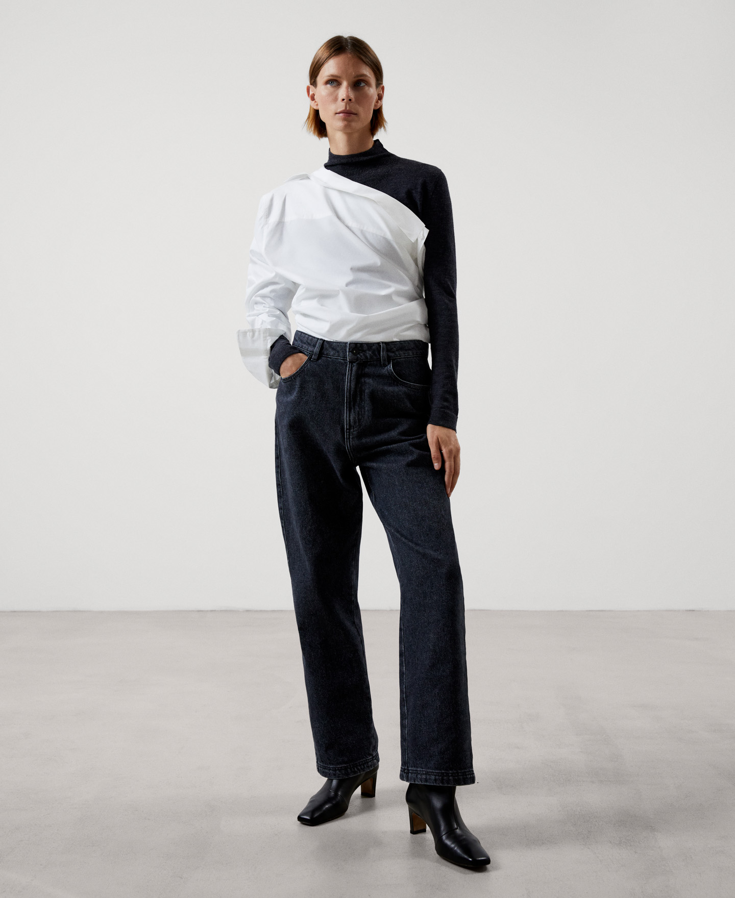 Cotton jeans image number 1