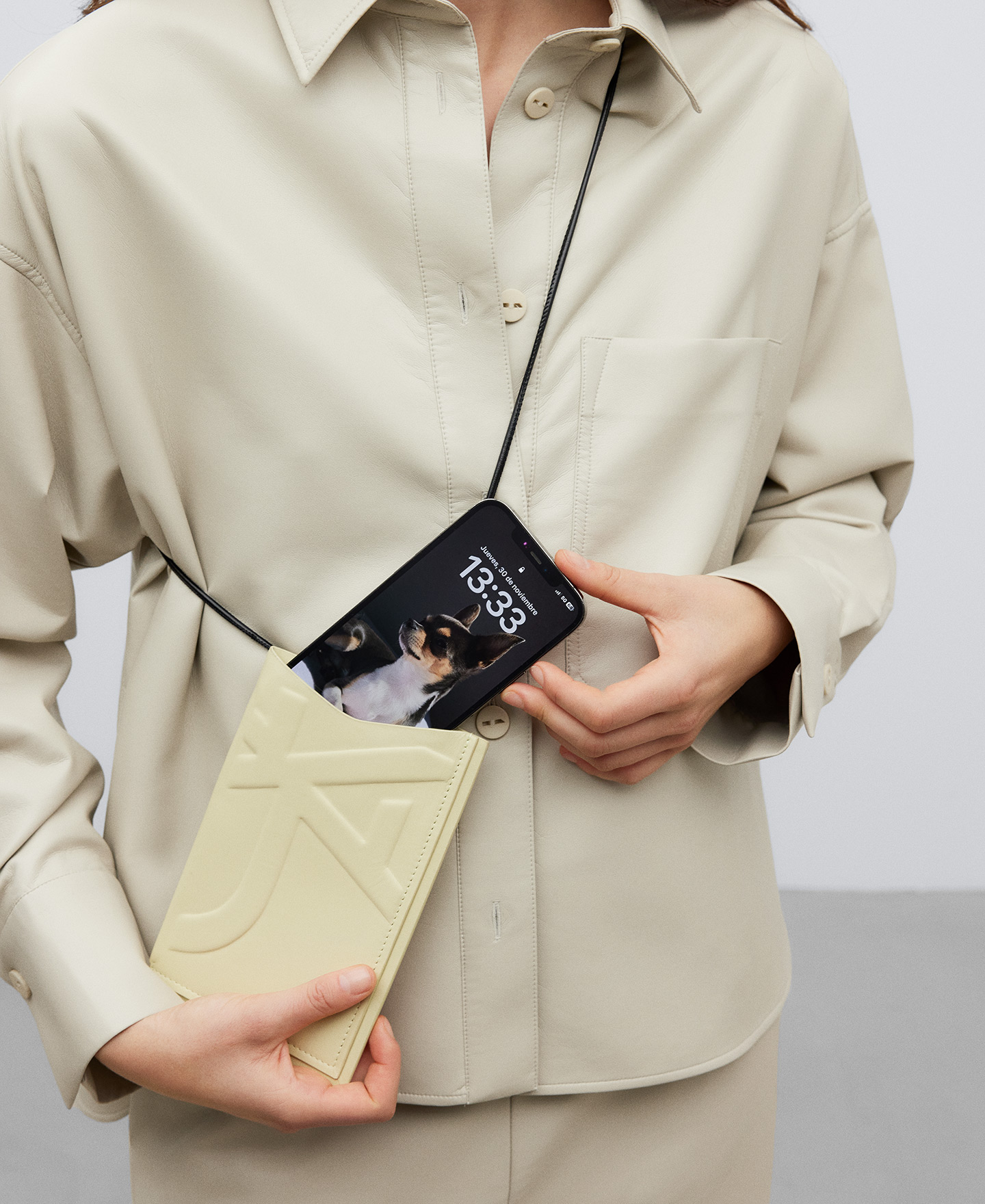 Responsible leather mobile phone holder image number 3