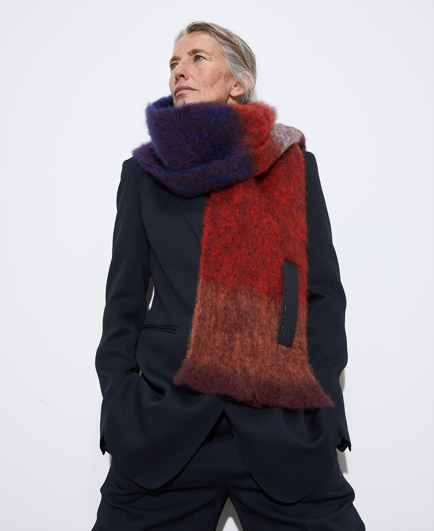 Bufanda artesana estrecha en mohair image number 3