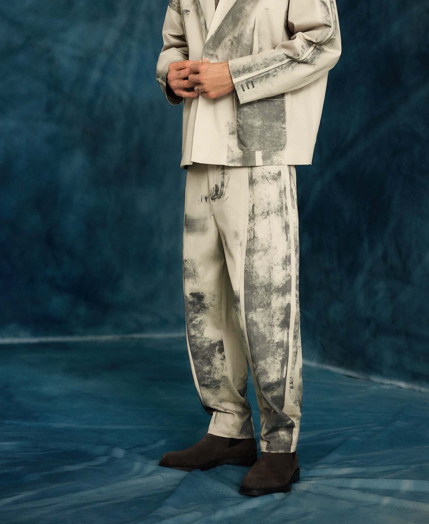 Pantalón barrel fit envejecido hombre image number 0