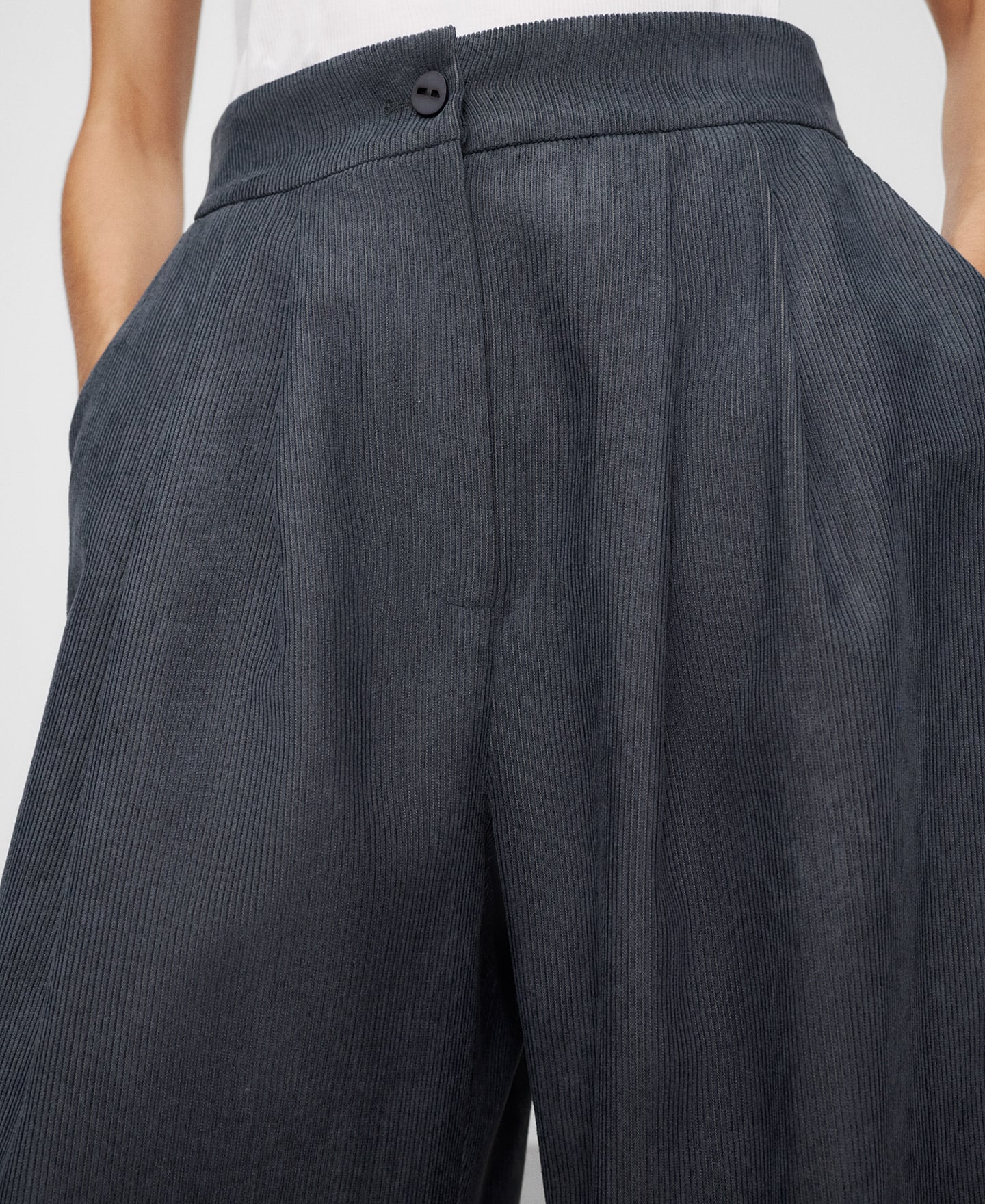 Micro-corduroy double-pleated trousers image number 3