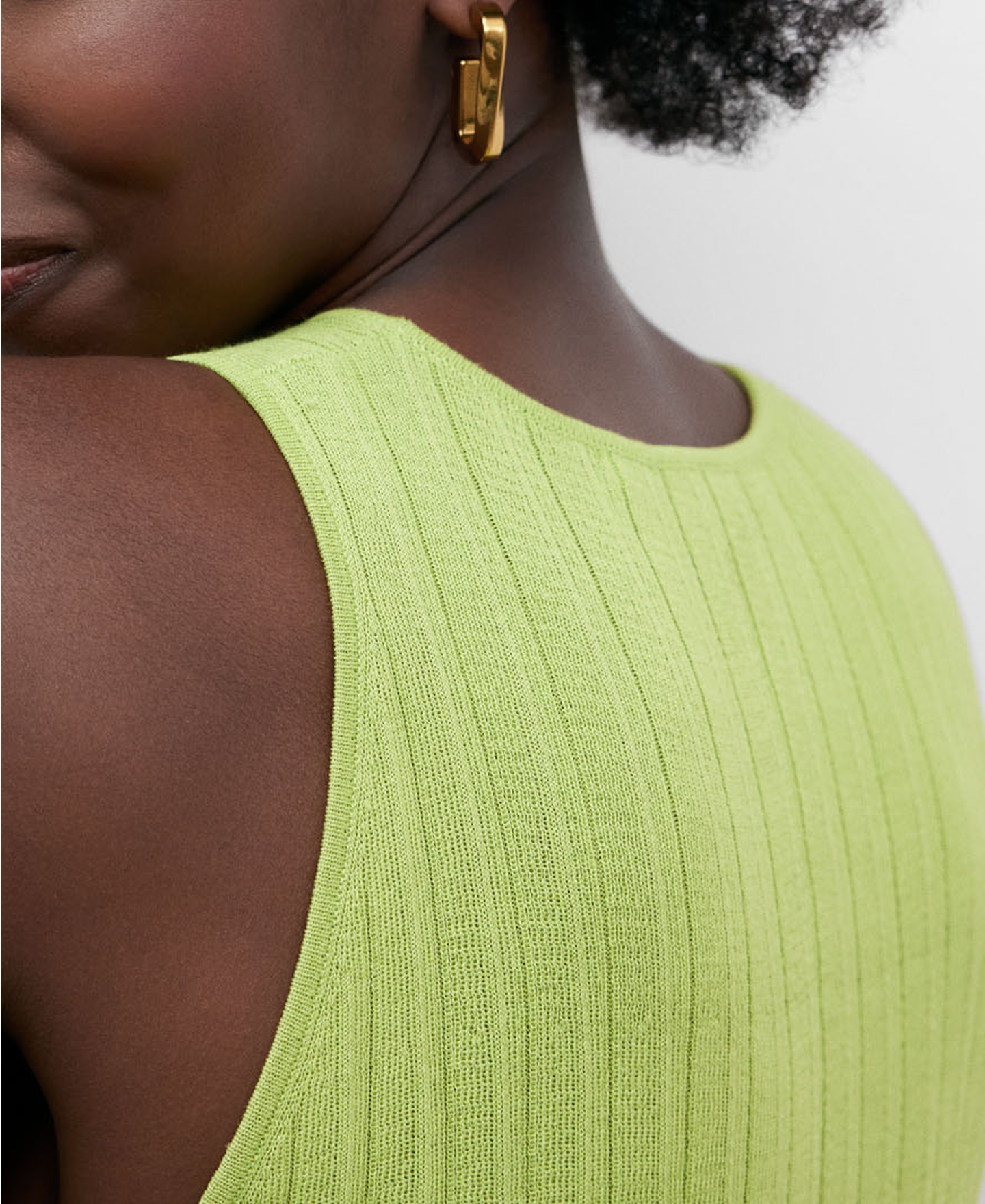 Black top woman image number 2