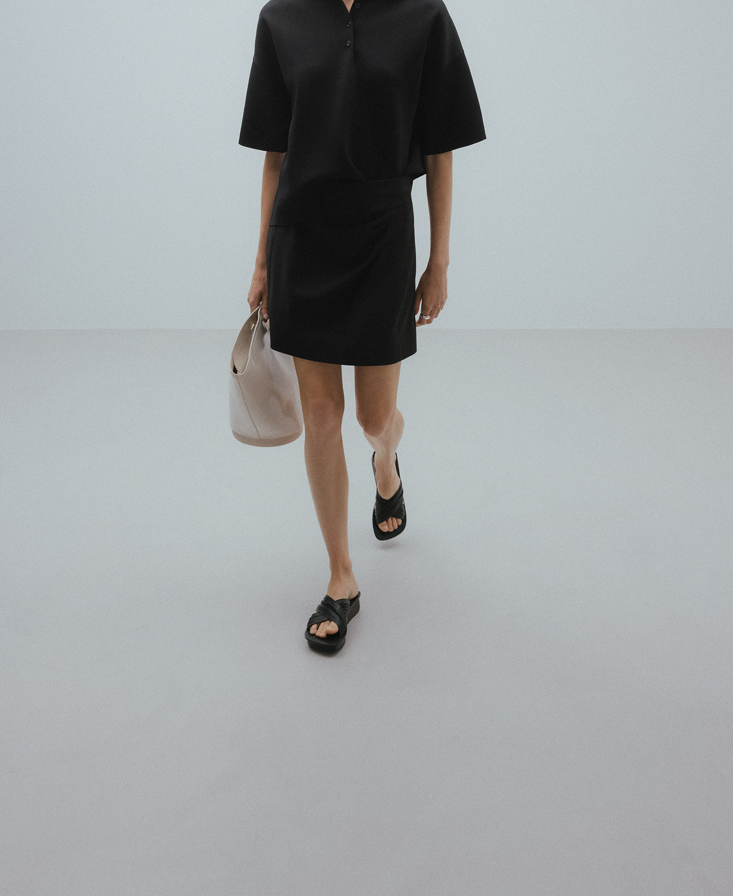 Black ruched miniskirt woman image number 0