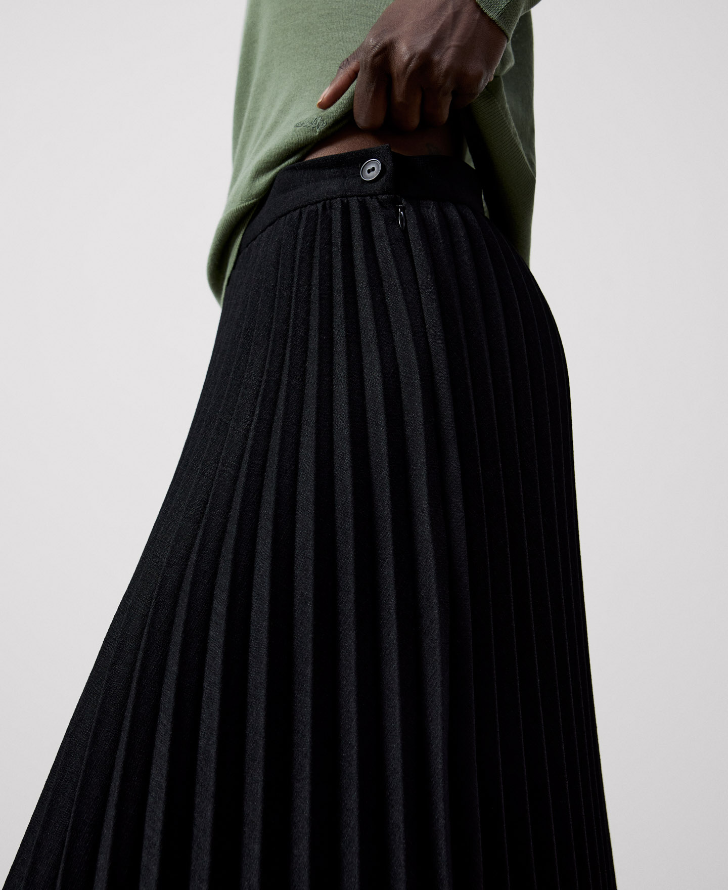 Pleated midi skirt image number 3